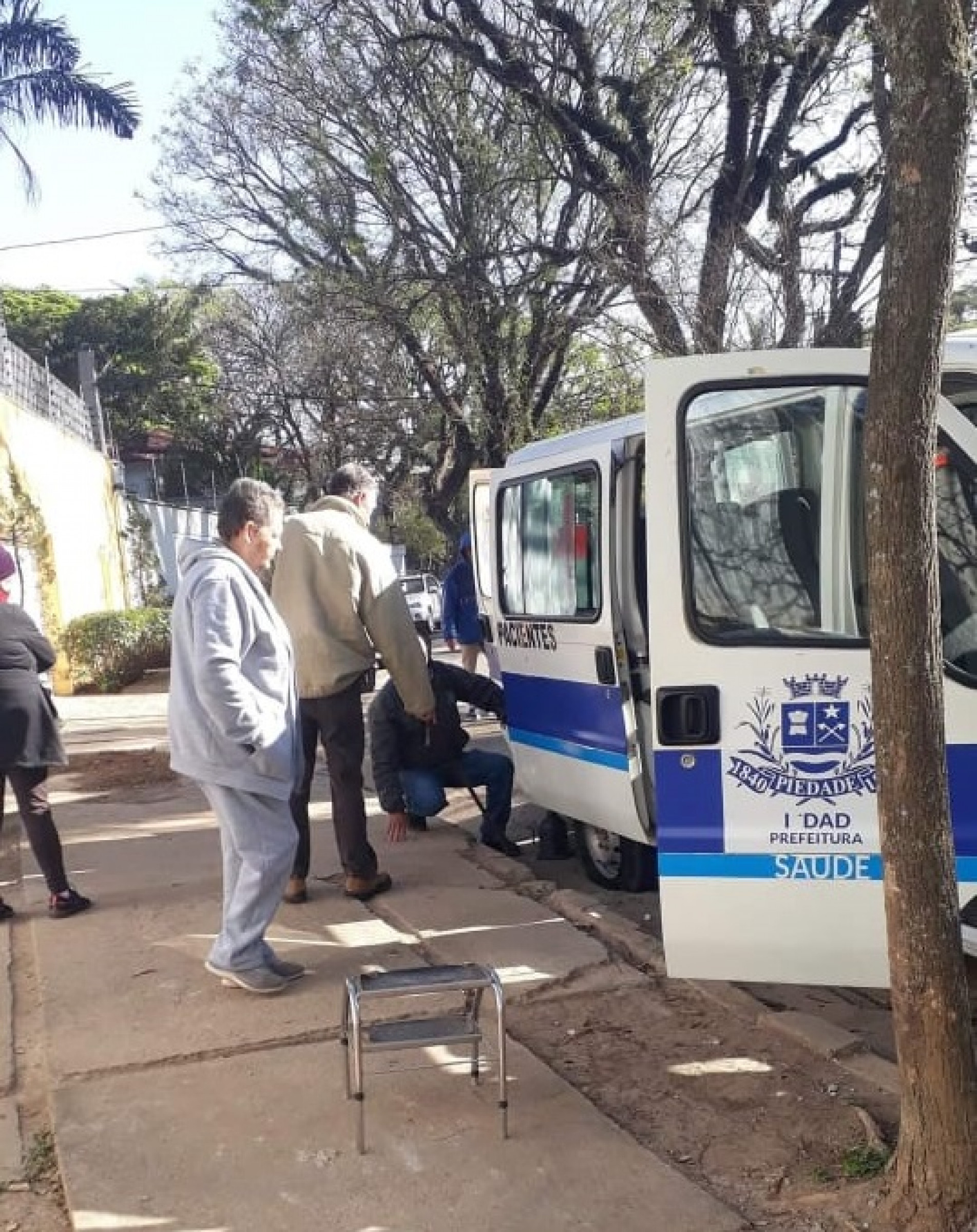 Van que levava pacientes oncológicos para São Paulo tem problema mecânico