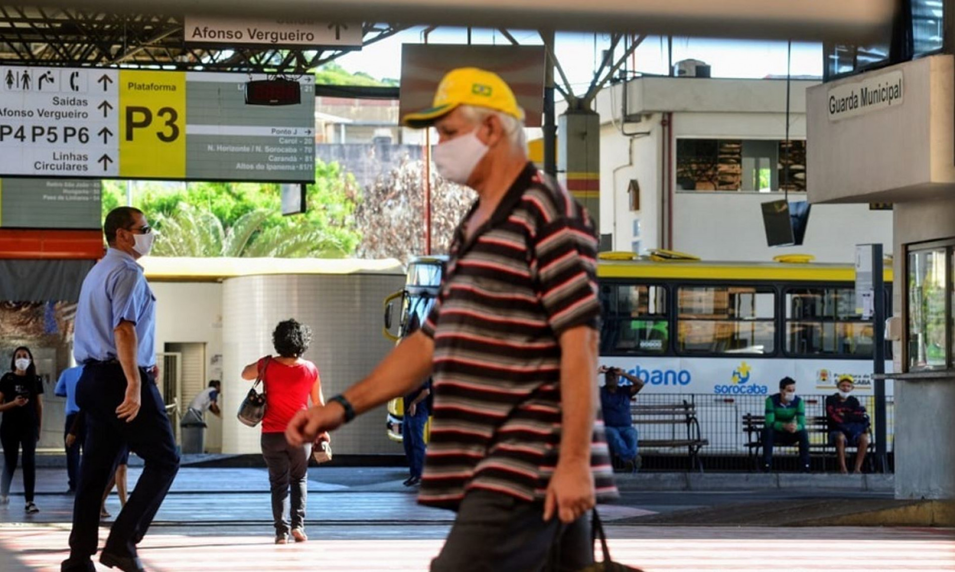 Uso de máscara deixa de ser obrigatório em ônibus urbano