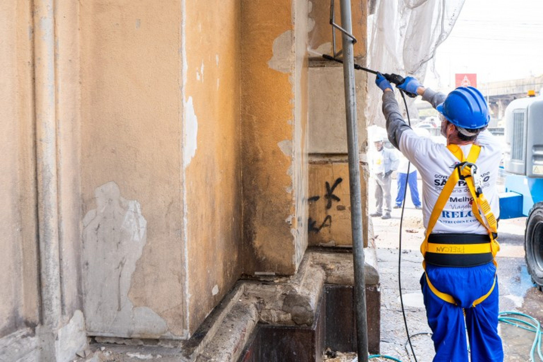 Obras começaram nesta quinta-feira (8)