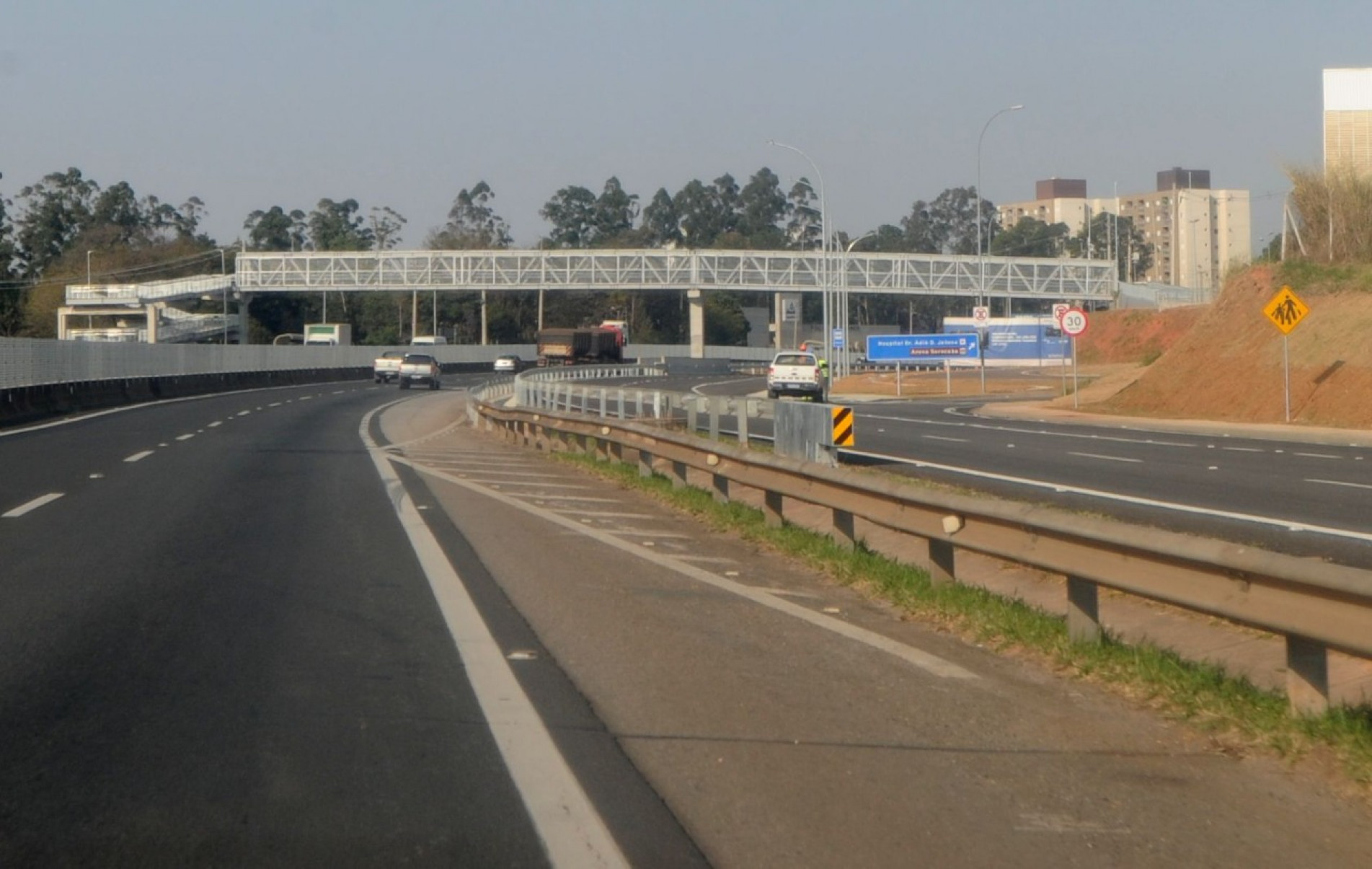 Rodovia Raposo Tavares, km 106: Passarela beneficiará público de hospital e da Arena Multiuso