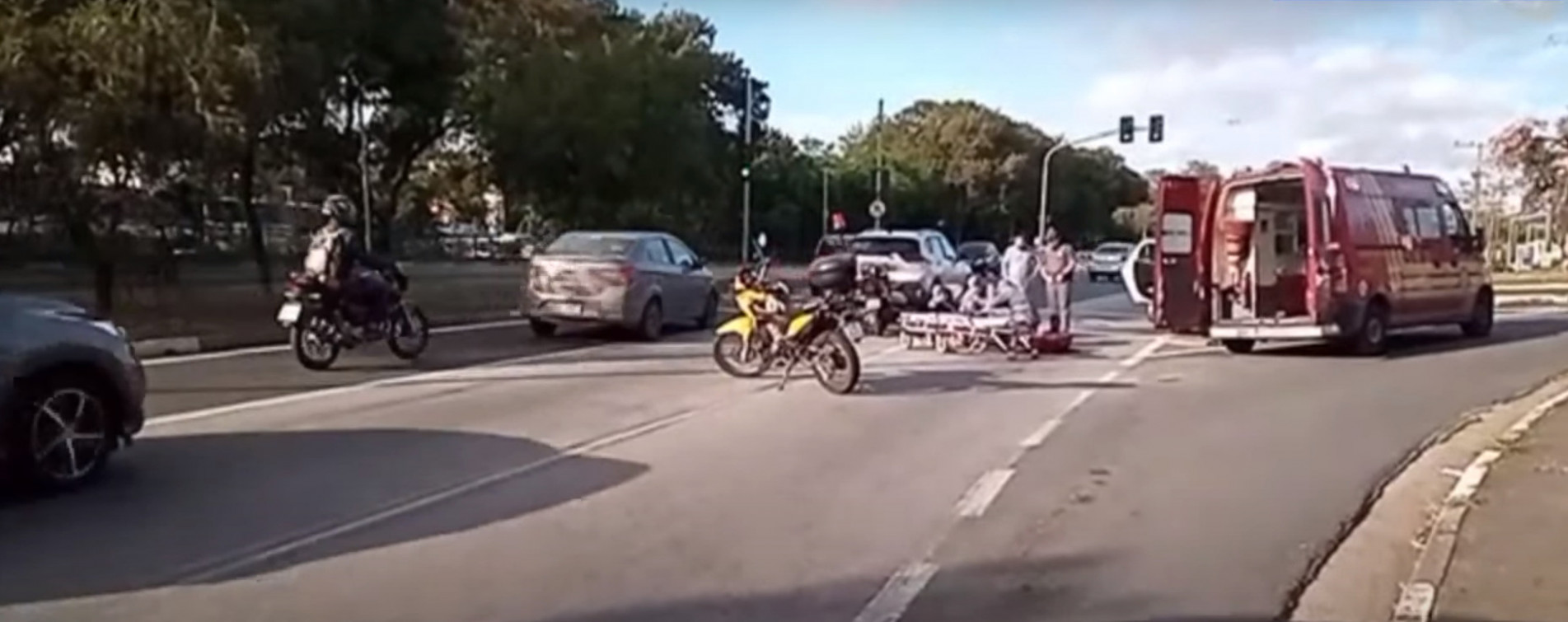Motociclista foi socorrida para o Conjunto Hospitalar de Sorocaba