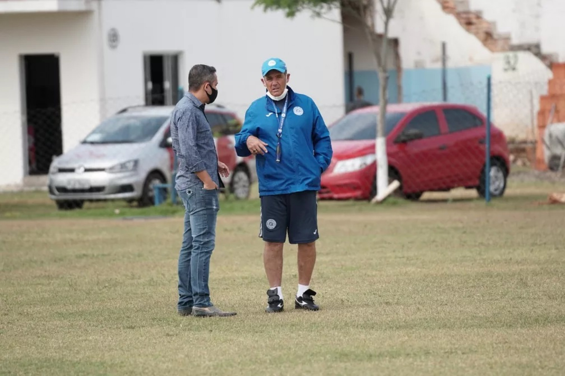 Juliano Amorim, diretor de futebol, e o t&eacute;cnico Paulo Roberto Santos