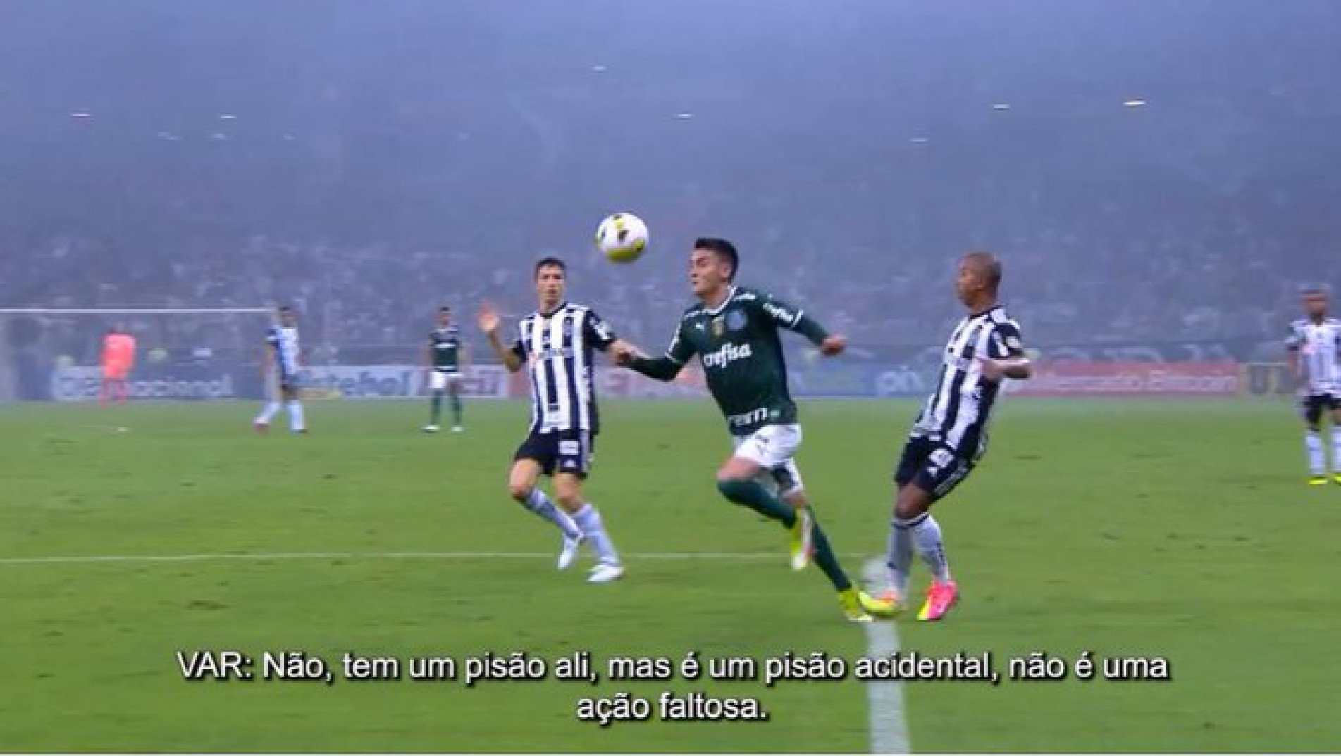 Imagem do lance citado entre Atlético-MG x Palmeiras