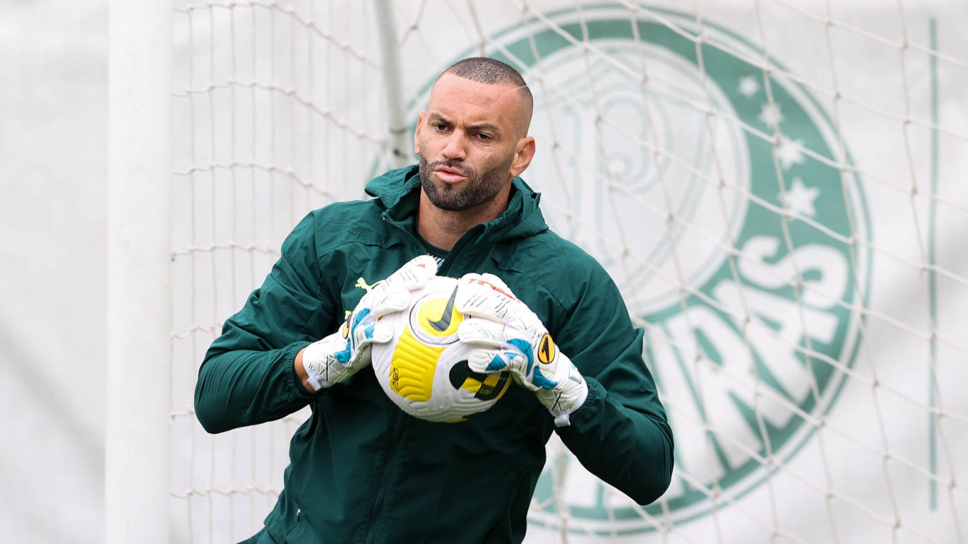 Goleiro estava com a seleção