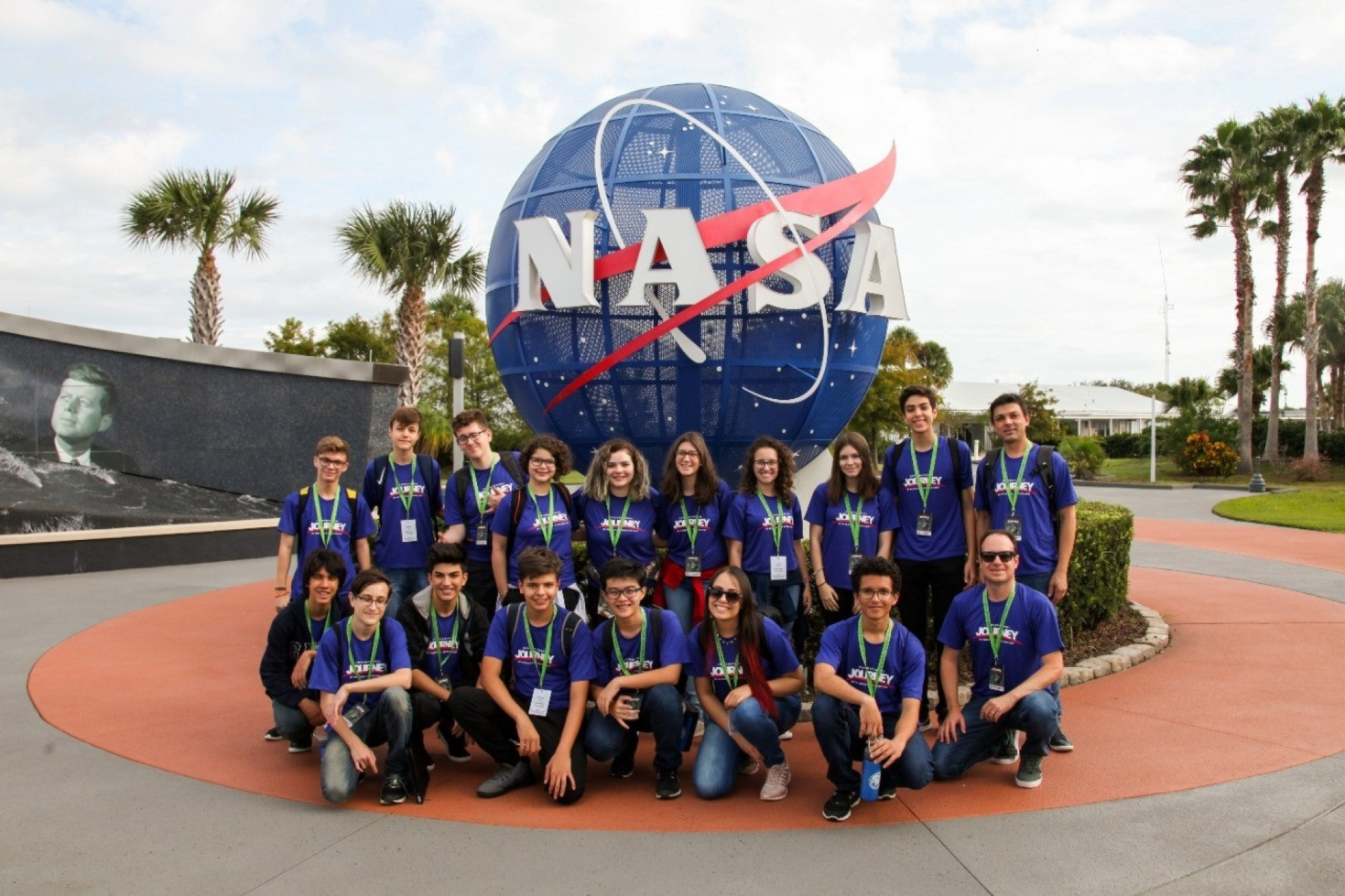 Grupo de estudantes que esteve no programa da Academia Espacial em 2019