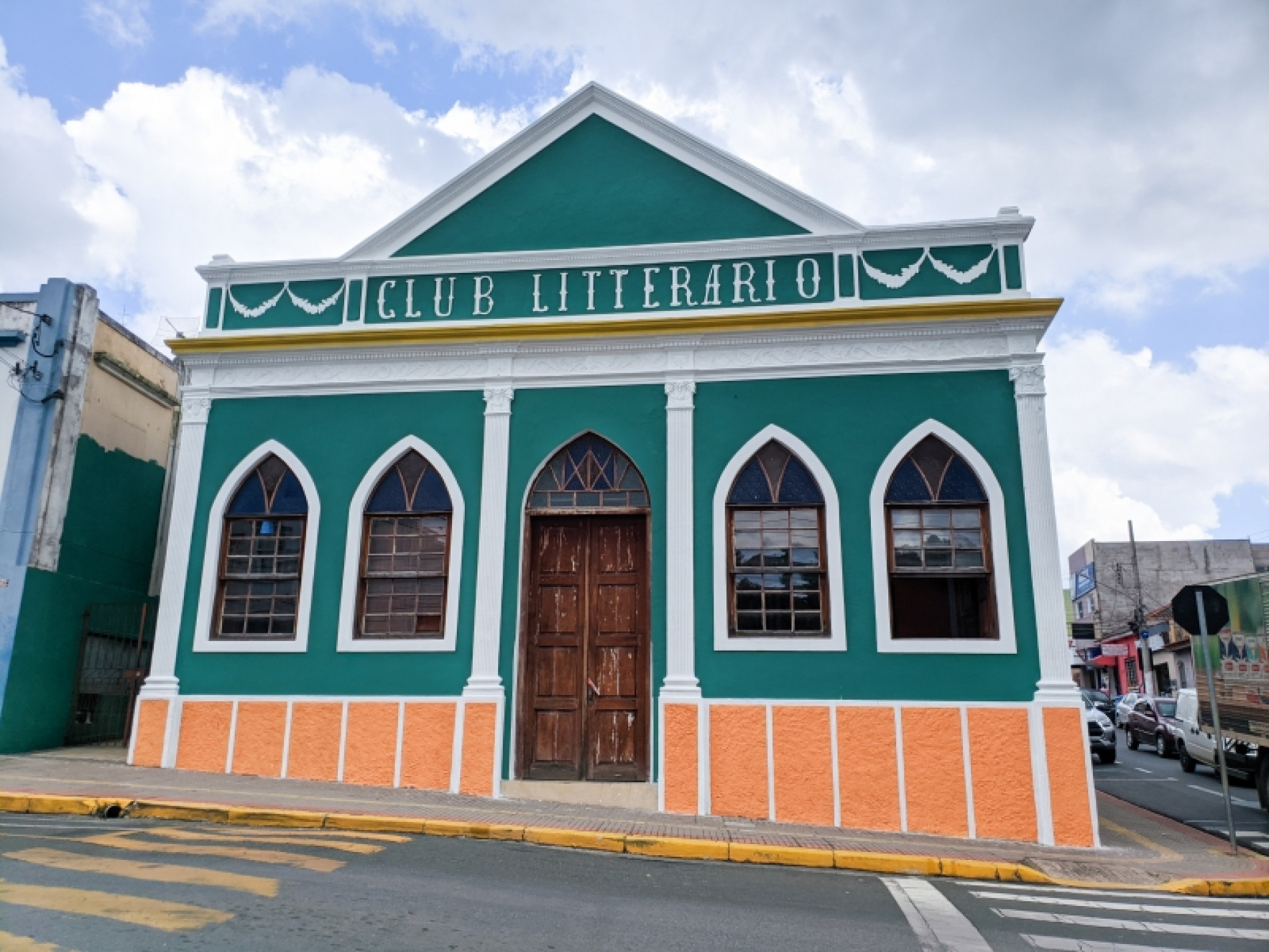 Biblioteca Municipal de Piedade é ponto de troca de figurinhas da Copa