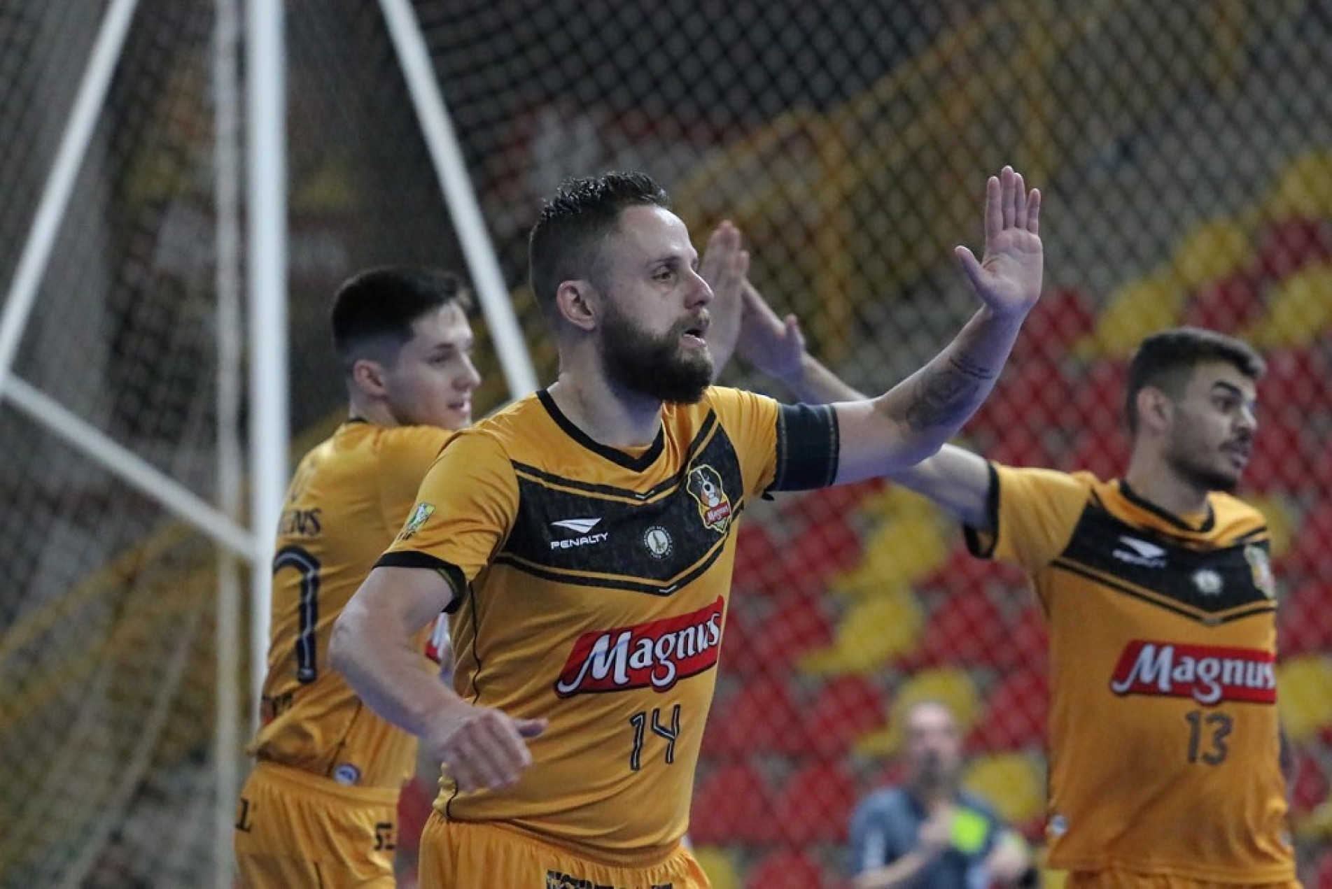 Rodrigo marcou dois dos nove gols sorocabanos na Arena