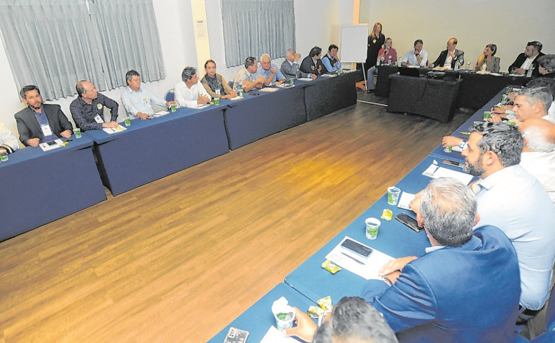Reunião com os 31 prefeitos aconteceu em um hotel localizado no Alto da Boa Vista