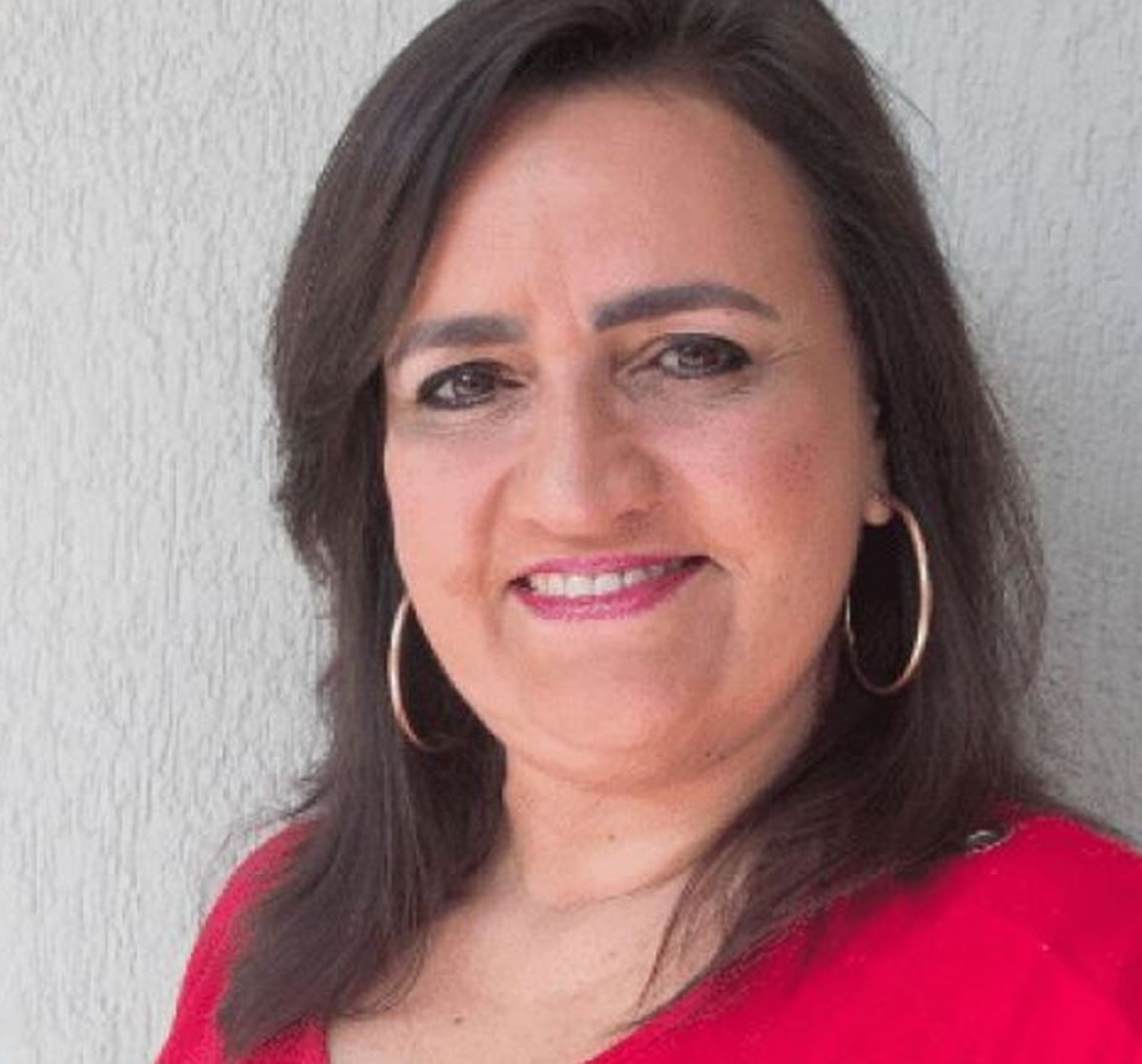 Eliane Lorett de Campos dirigia pela rua Costa Filho, Rio de Janeiro, quando dois criminosos se aproximaram anunciando um assalto