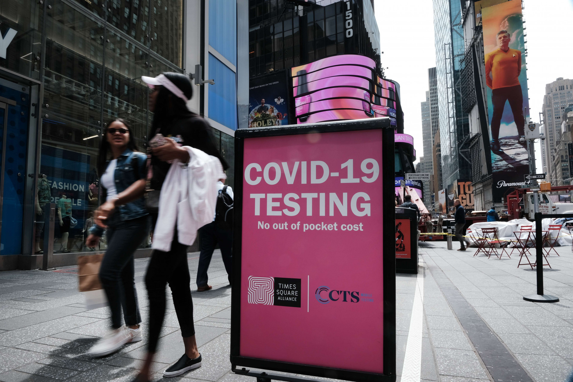 Posto de testagem de Covid-19 na Times Square, em Nova Iorque 