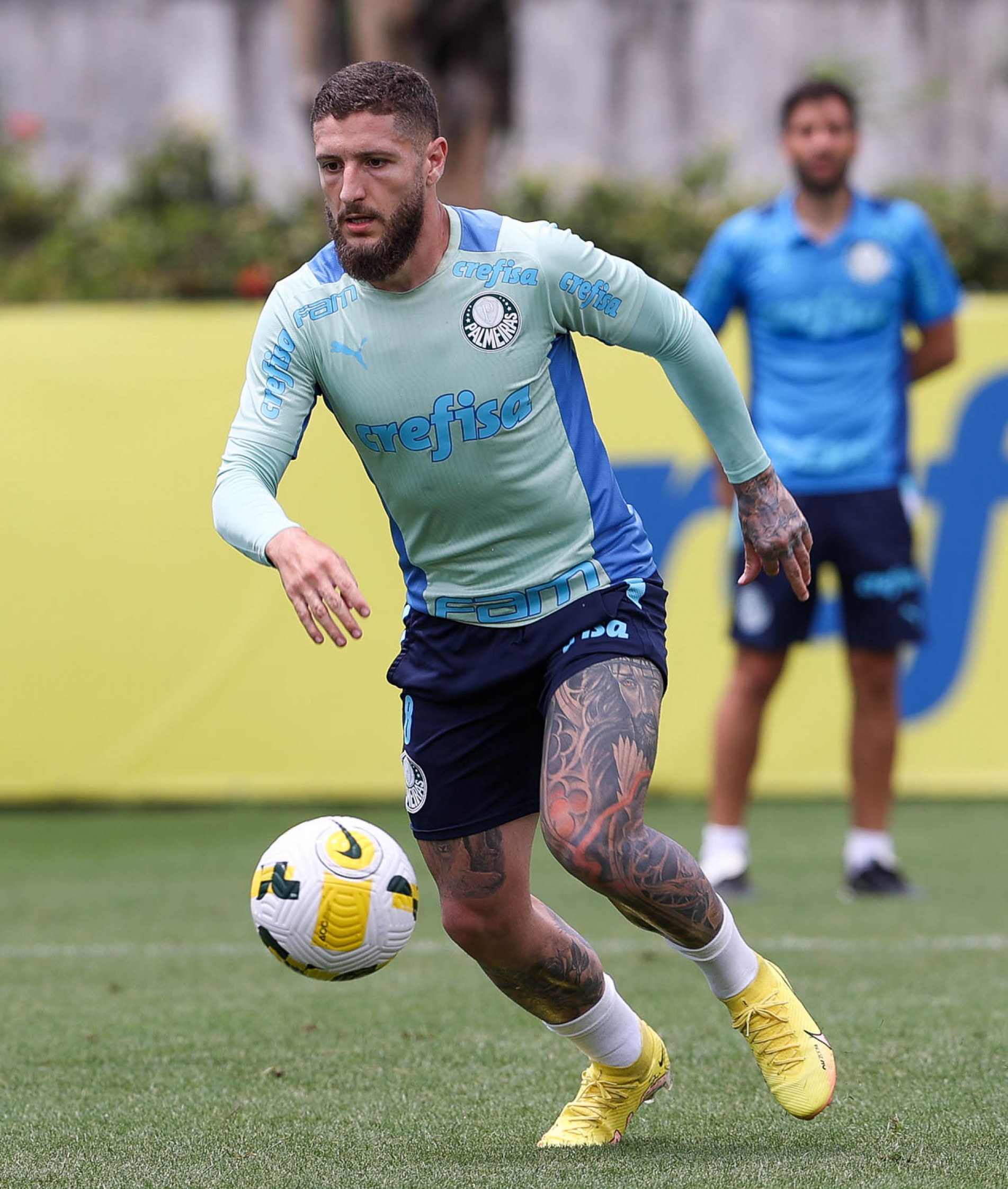 Volante retorna de suspensão