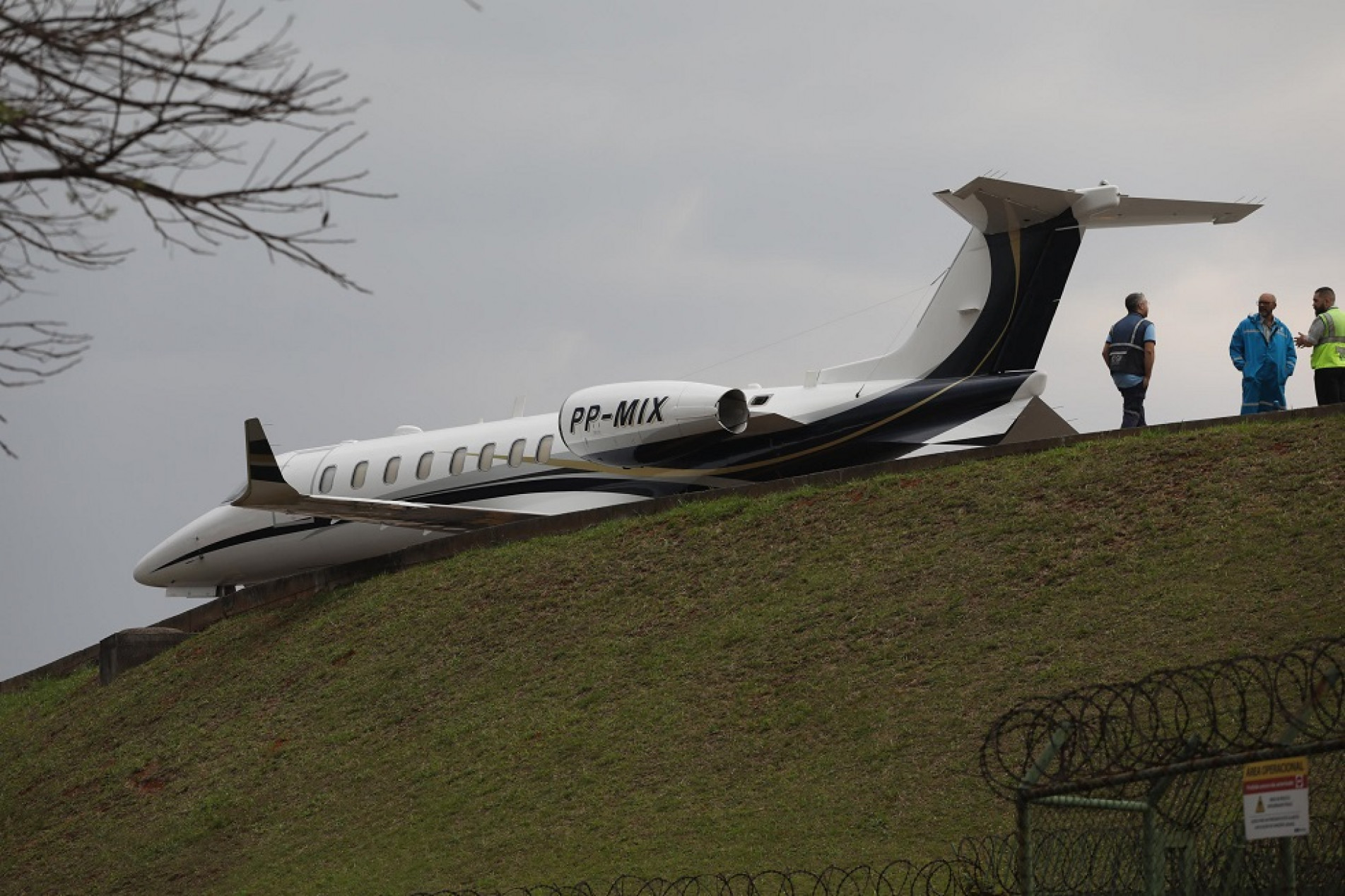 Pneu do trem de pouso de um avião estourou no aeroporto de Congonhas e causou transtornos 