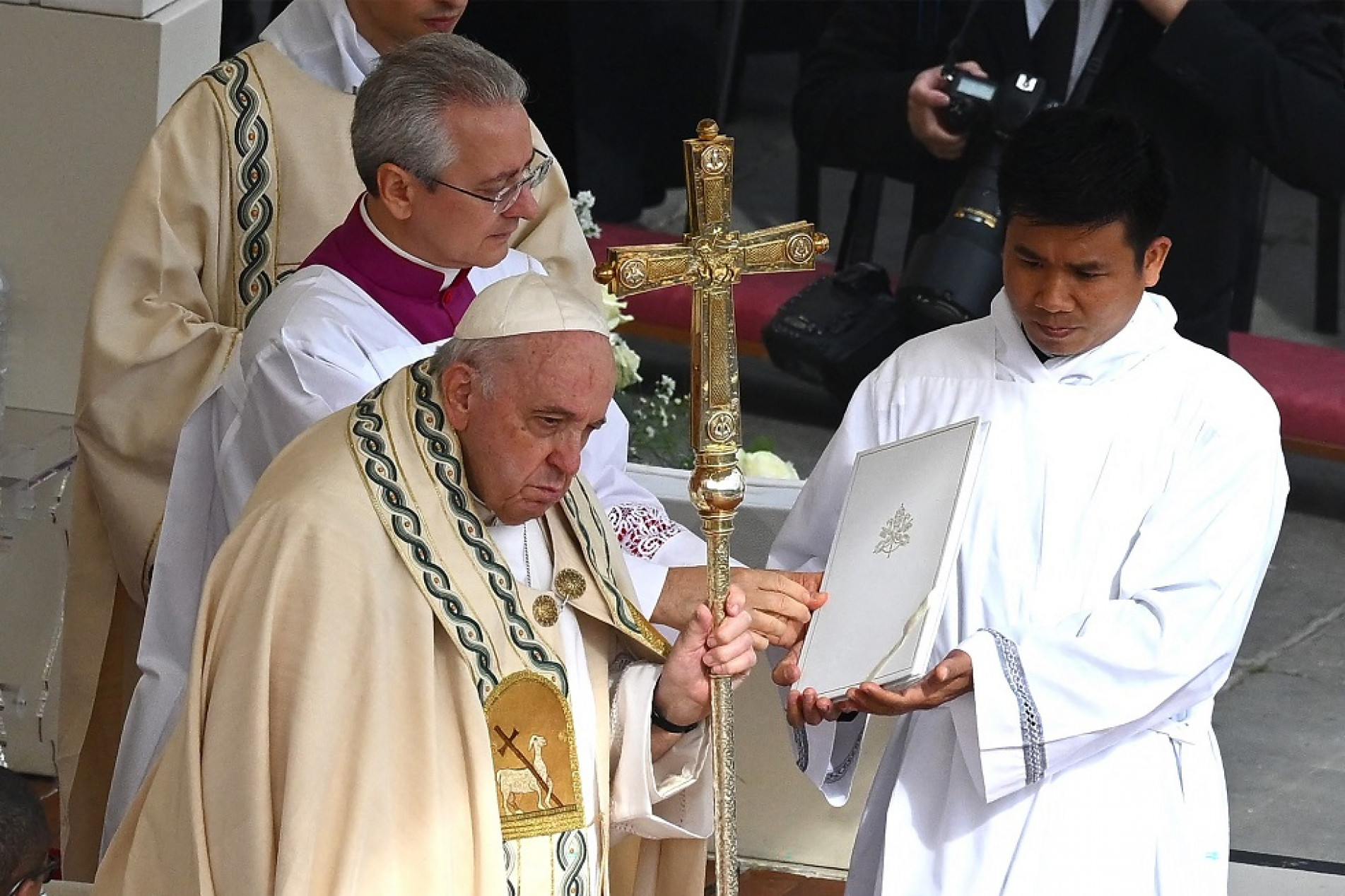 Papa pede que mundo aprenda com a história em meio a ameaças de guerra nuclear