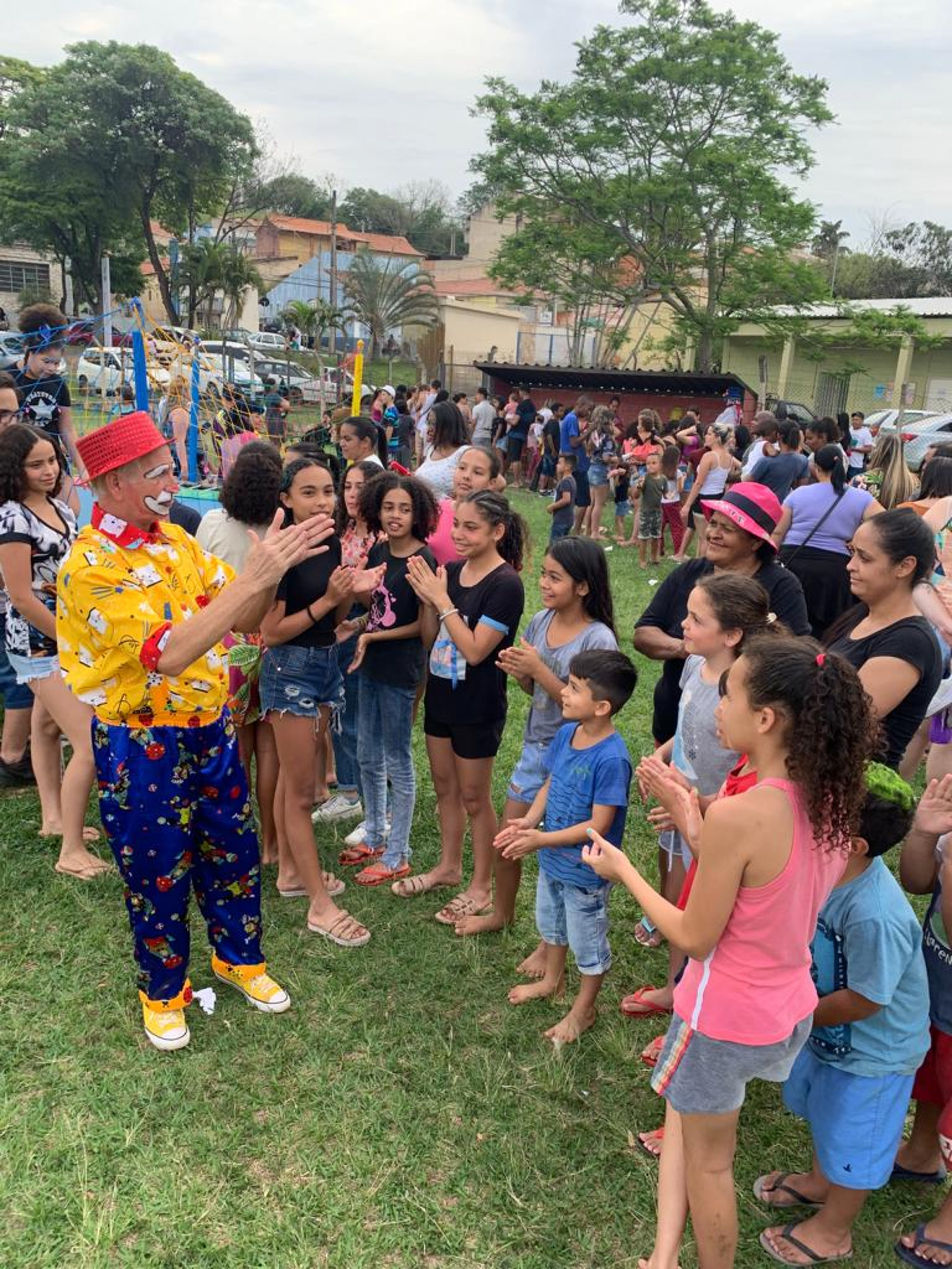 Voluntários fazem festa de Dia das Crianças no bairro Brigadeiro Tobias