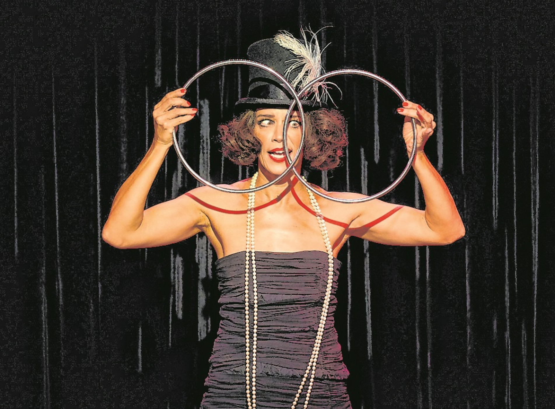 Artista circense Dani Rocha-Rosa, em ‘Pesadelo da Mágica’