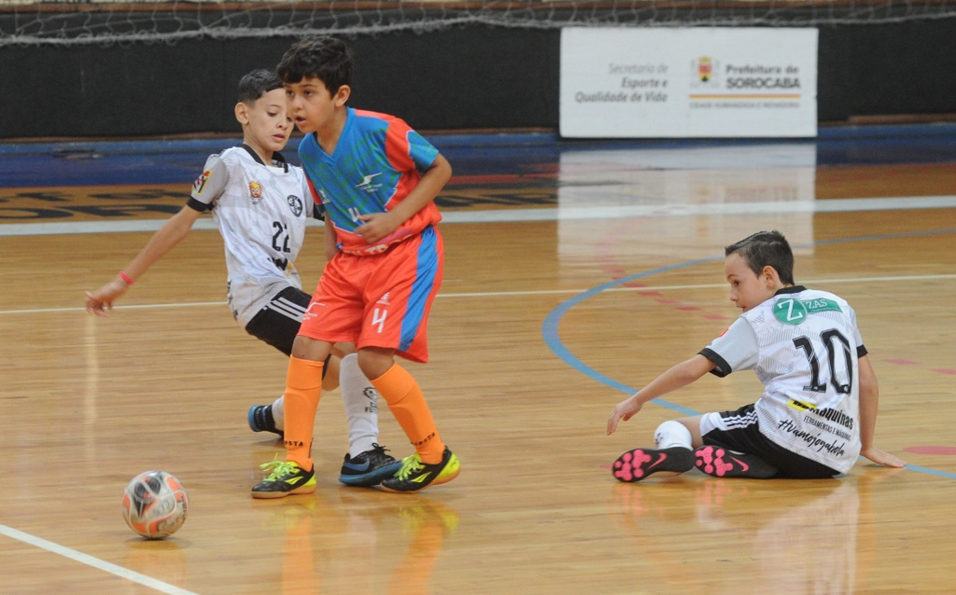 A bola rola também na categoria Sub-8