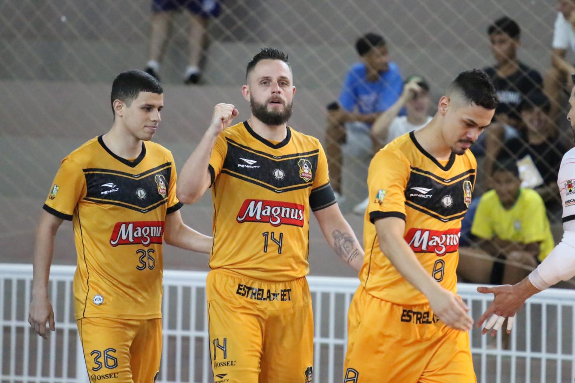 Capitão Rodrigo marcou um dos nove gols sorocabanos
