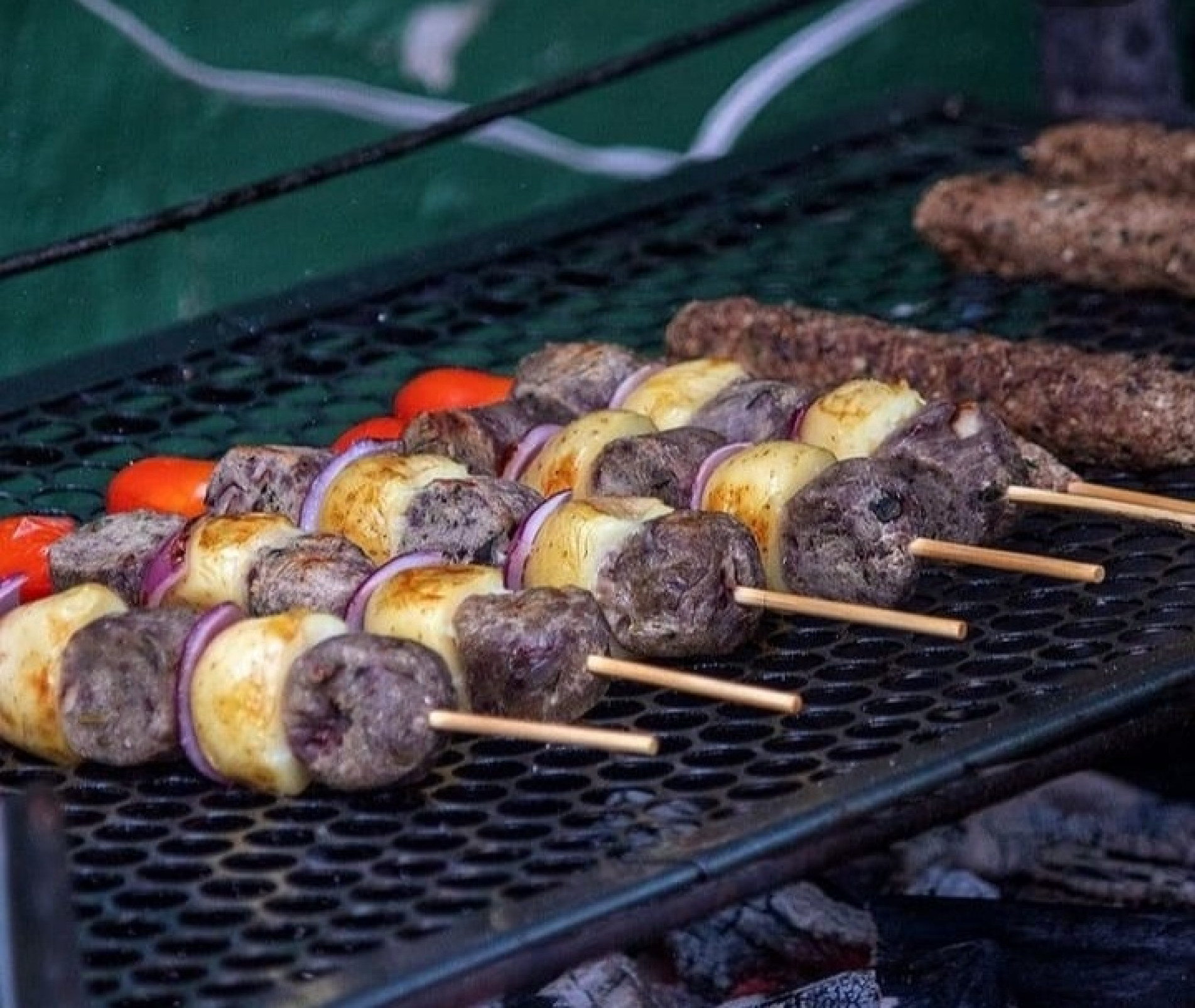Espetinho servido na primeira edição do Octoberveg, em Sorocaba