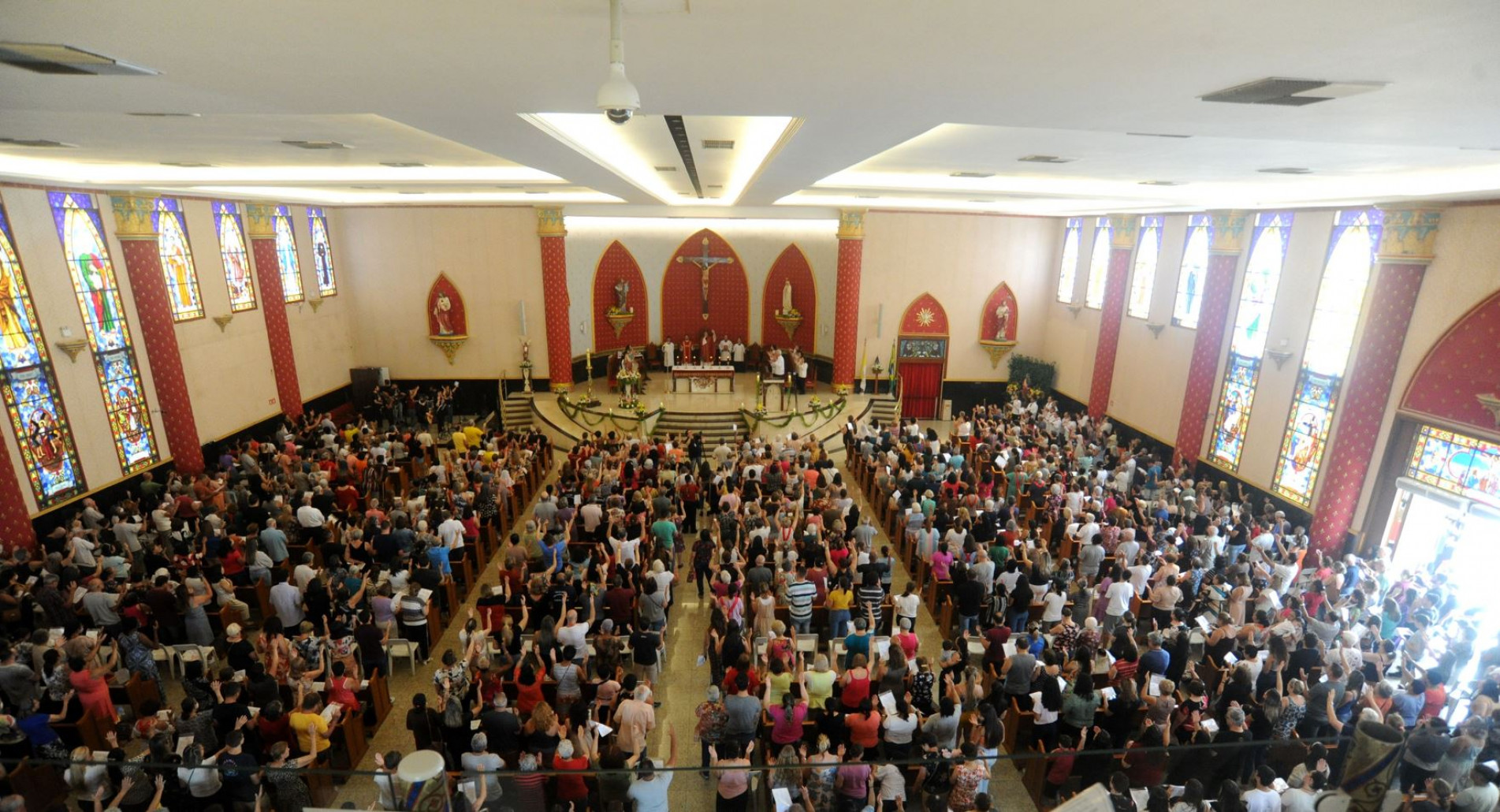 Durante nove dias, cerca de 1,5 mil fiéis rezaram, agradeceram e pediram milagres