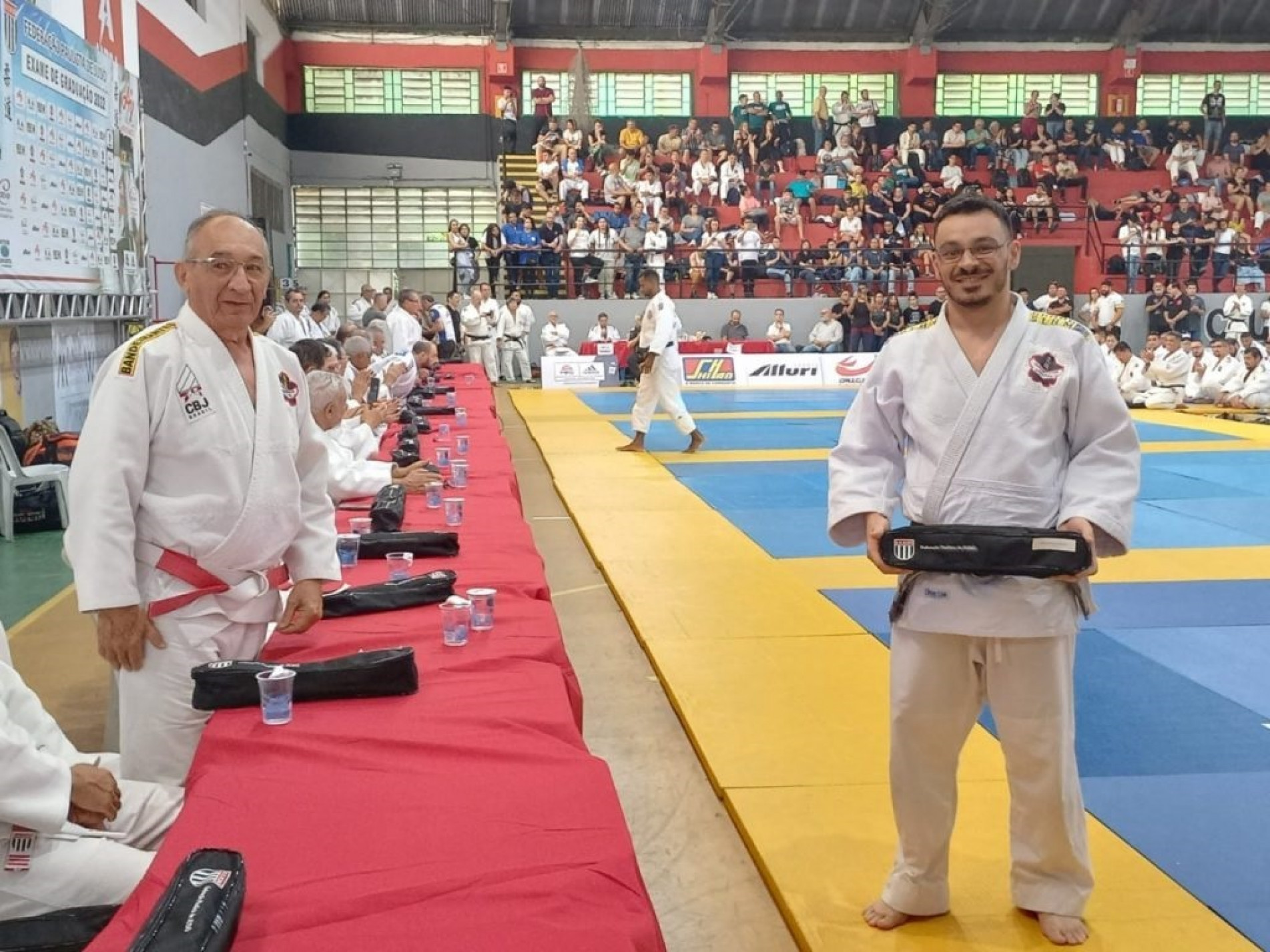 Professor ganha 4º Dan de faixa preta de judô