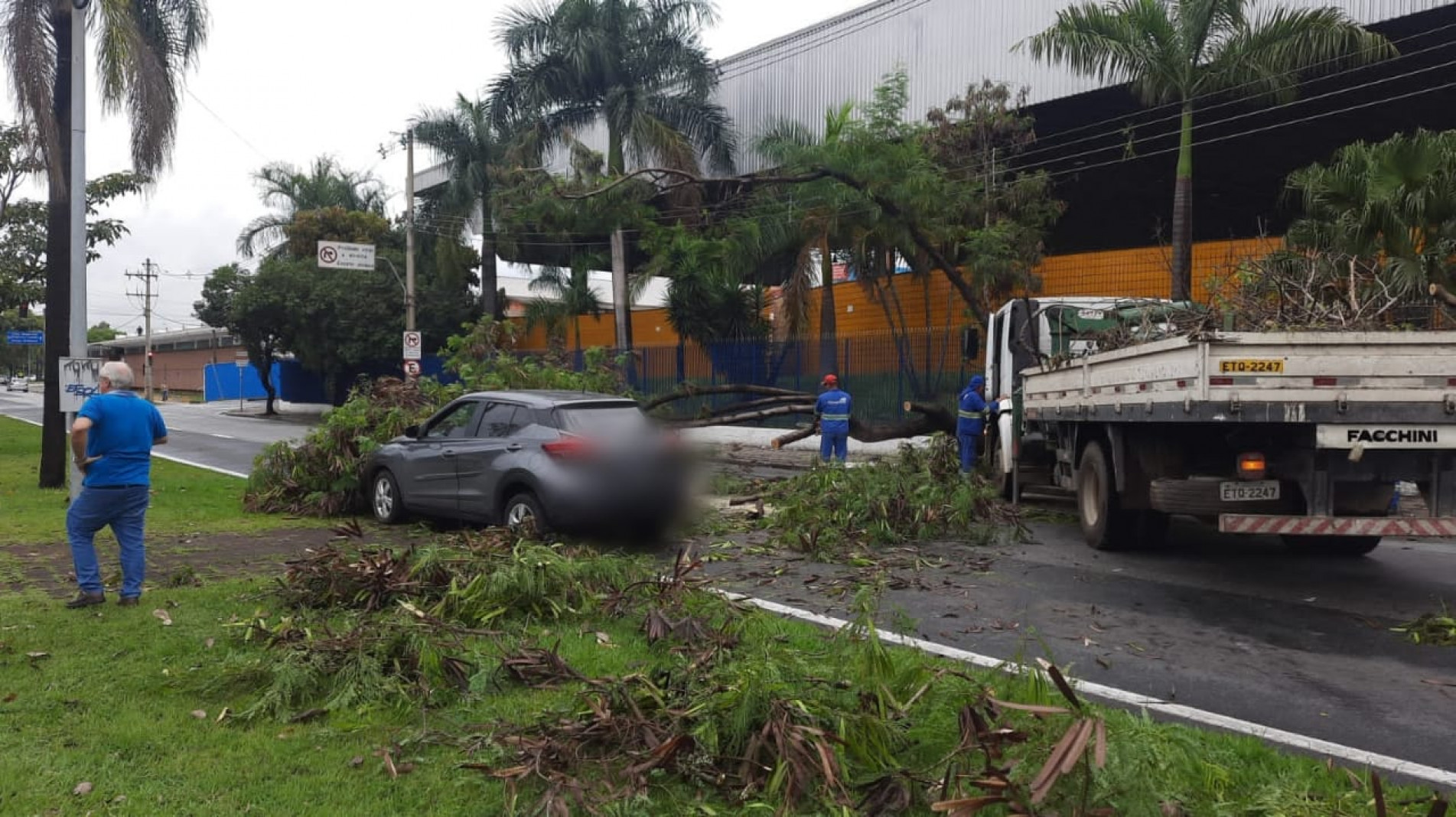 Motorista do veículo não teve ferimentos, e somente houve avarias no veículo