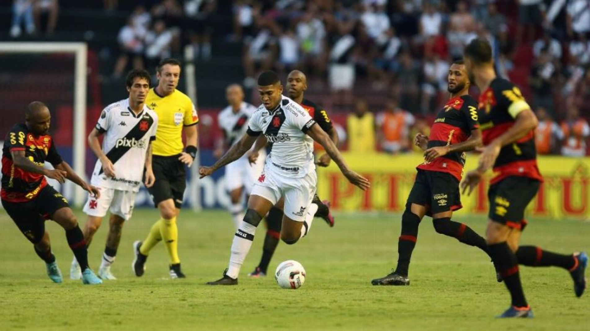 STJD julgará o Sport pela desordem e invasão de torcedores no gramado da Ilha do Retiro na partida contra o Vasco, no dia 16 de outubro