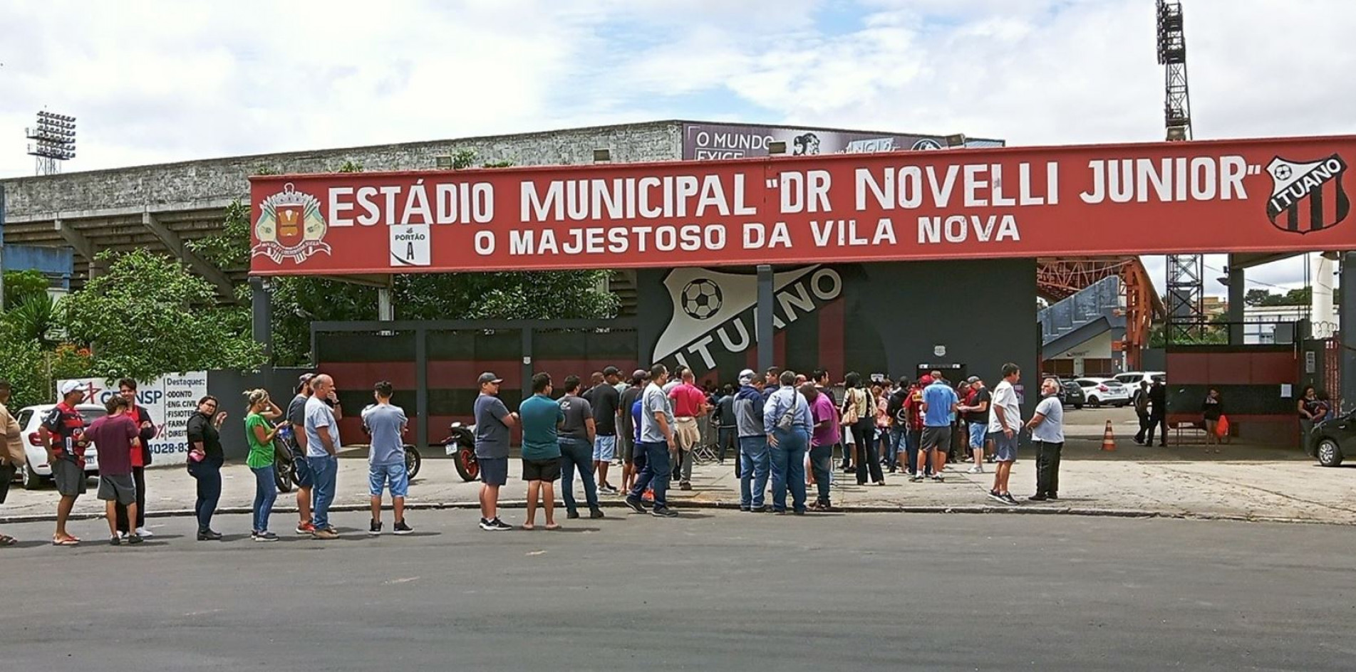Bilheterias do Novelli Júnior estiveram lotadas ontem