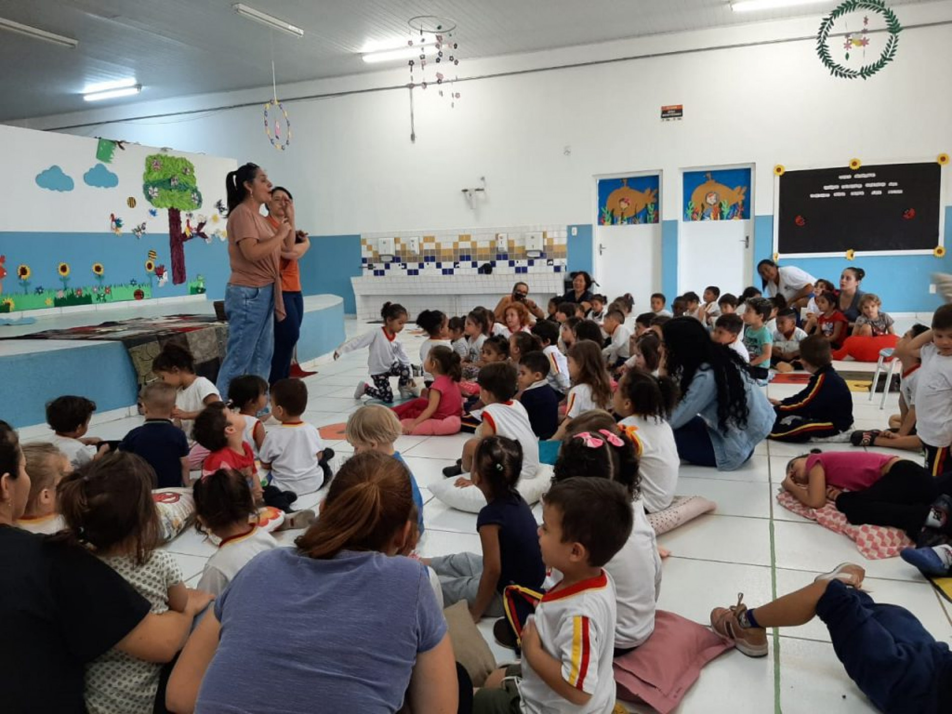 Alunos e professores do CEI-27 ganham ‘Ateliê da Leitura’