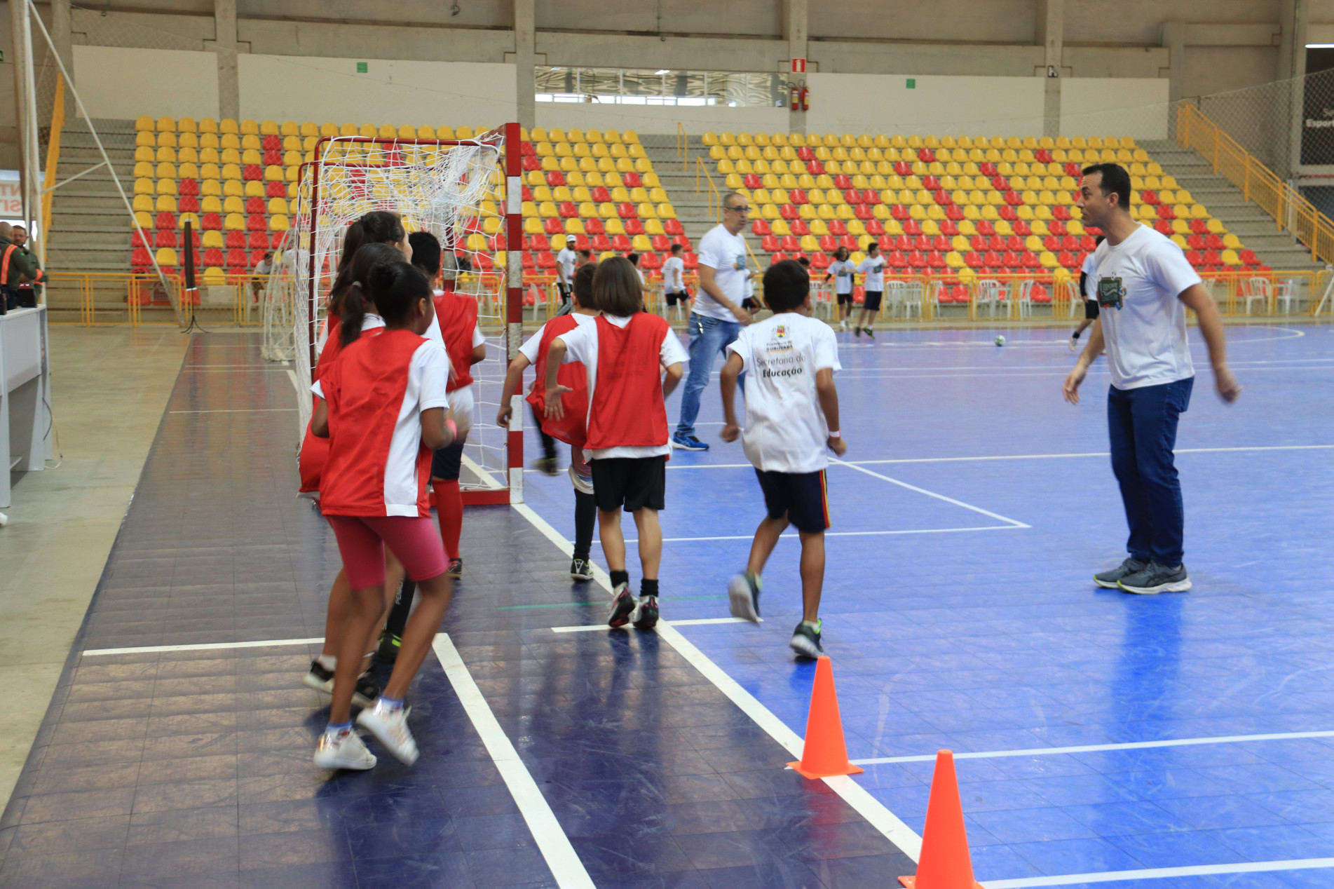 Cerca de 400 crianças e adolescentes participaram de festival esportivo na última segunda-feira