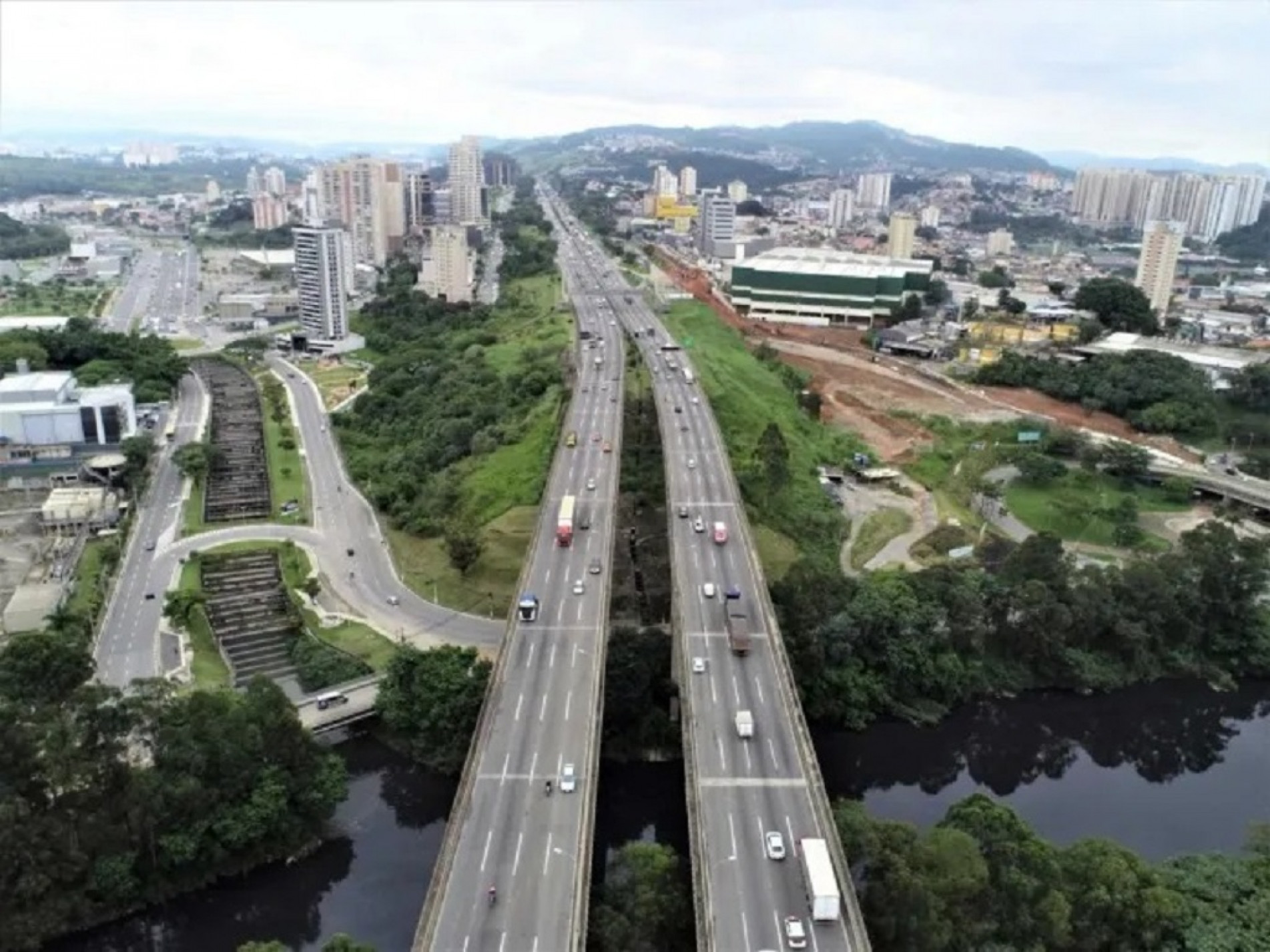 Como medida mitigadora, a ViaOeste irá reflorestar o equivalente a 56 hectares de mata em Porto Feliz