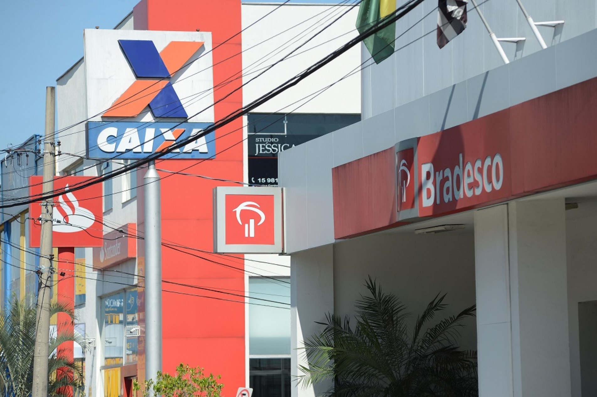 Bancos n&atilde;o abrir&atilde;o na pr&oacute;xima ter&ccedil;a-feira (15), feriado de Proclama&ccedil;&atilde;o da Rep&uacute;blica 
