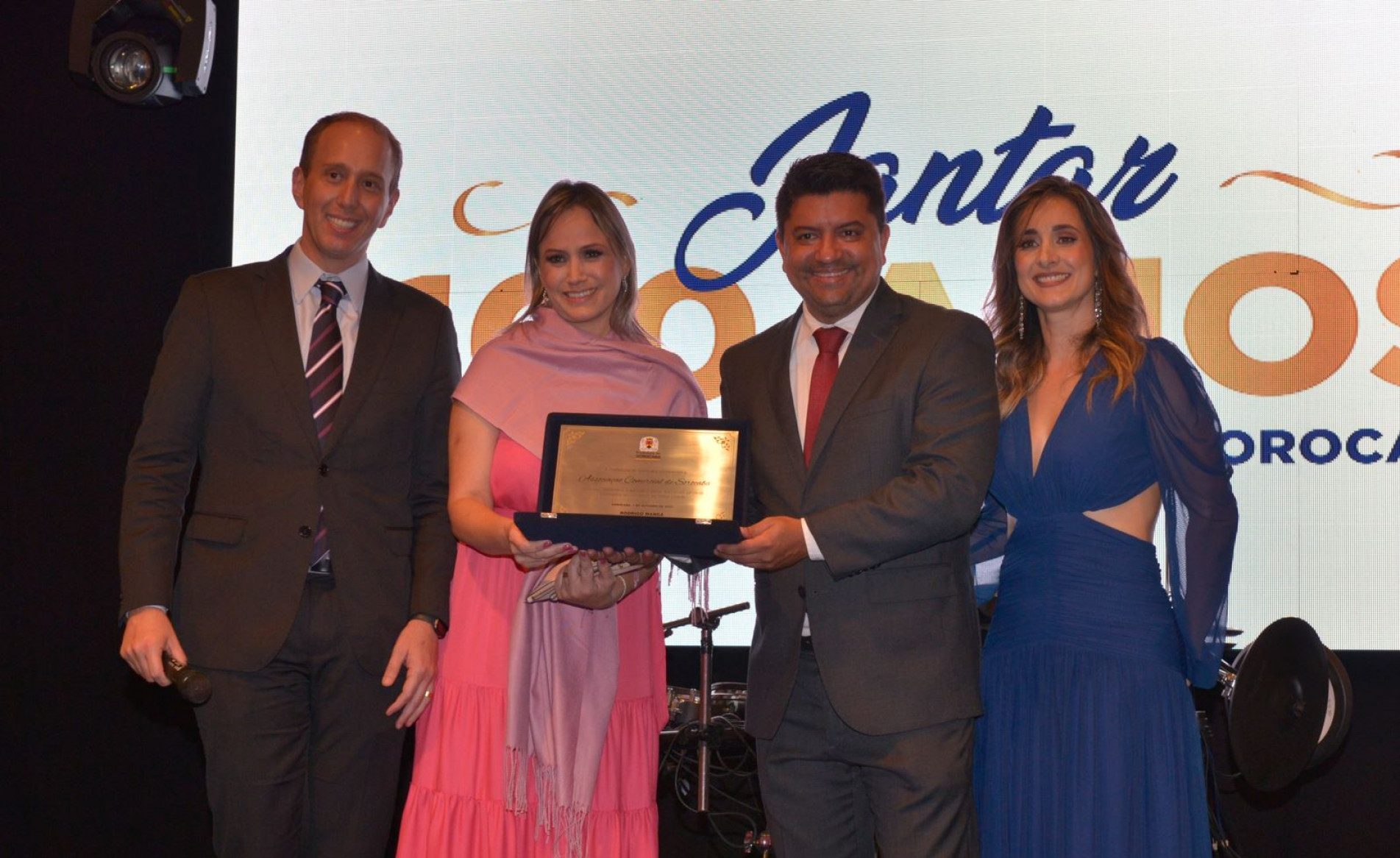 Prefeito Rodrigo Manga, Sirlange Frate Maganhato, Hygor Duarte e Laura Brugnerotto