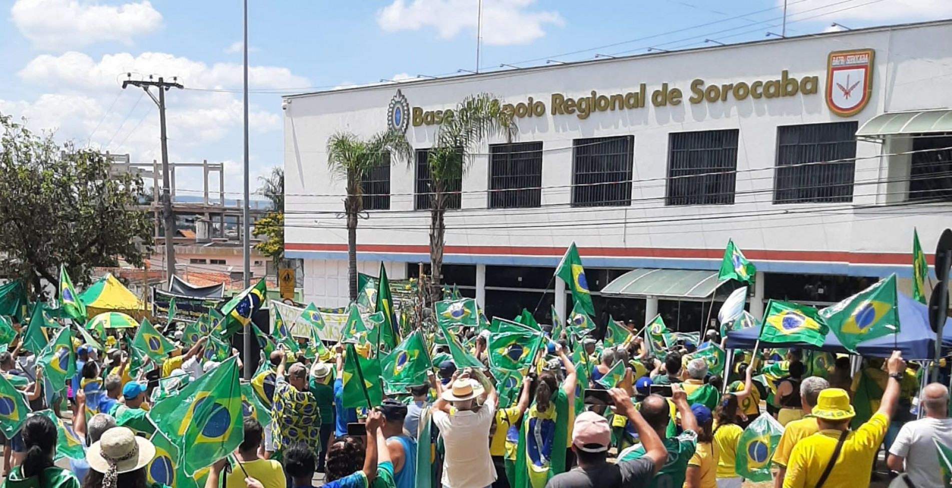 Em Sorocaba, protestos continuam em frente a 14ª Base de Apoio do Exército