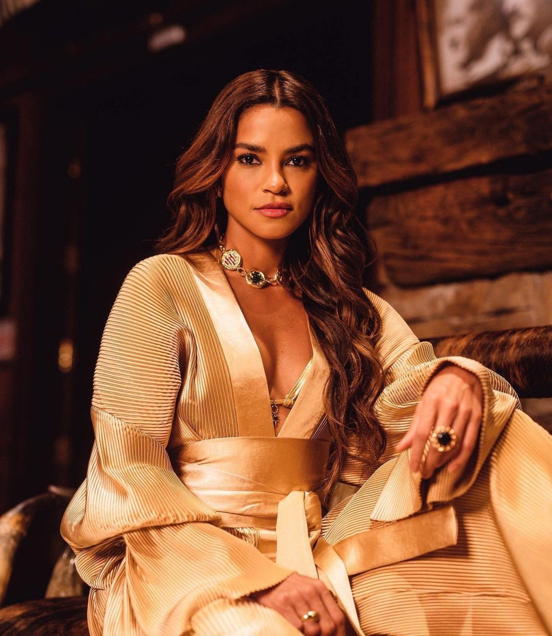 Lucy Alves é estrela da série 