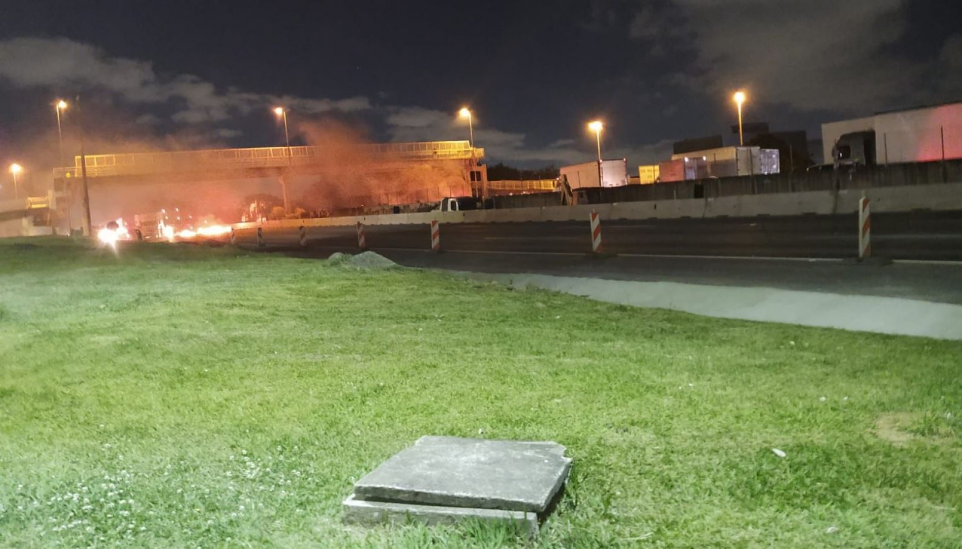 A pista foi bloqueada no Km 21 da Castello, ontem à noite