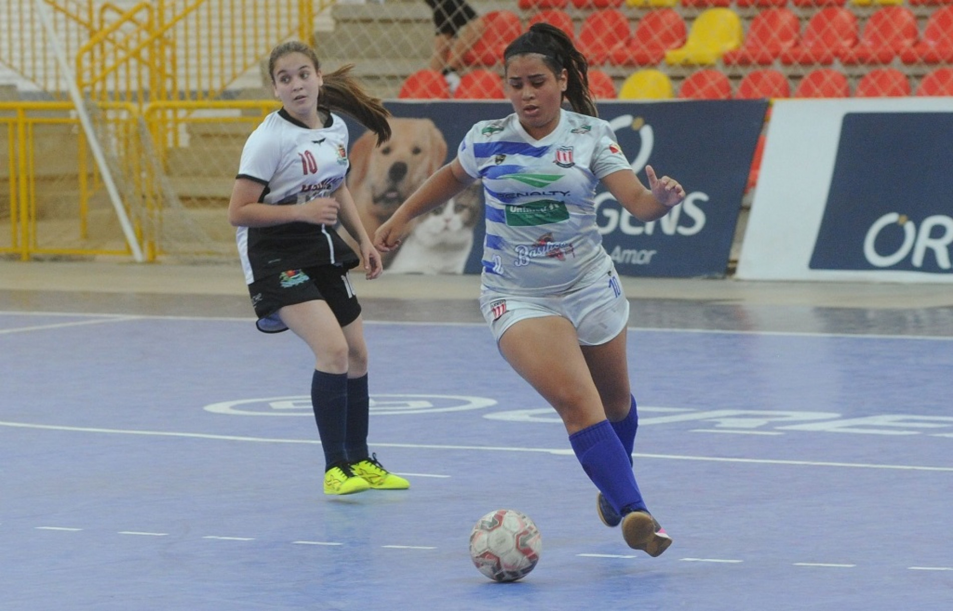 São Roque (azul) disputa o título do sub-14 feminino