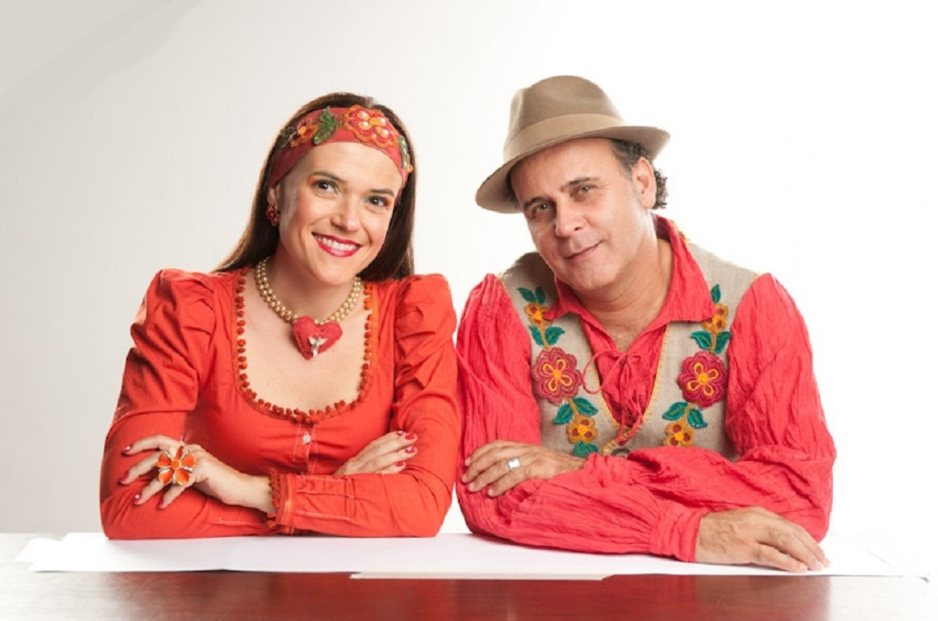 Os artistas Elaine Buzato e Valter Silva