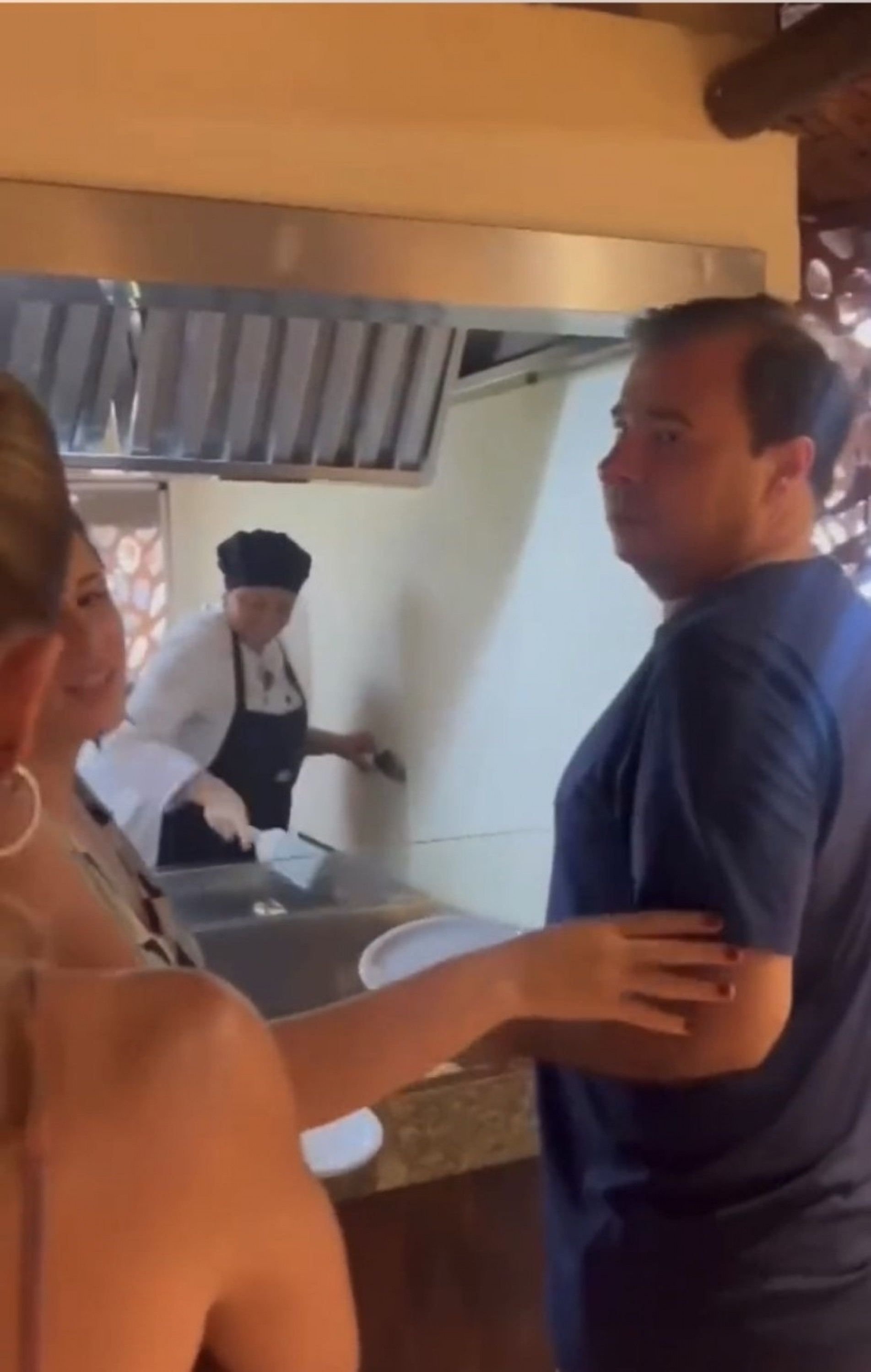 Rodrigo Maia é hostilizado em restaurante