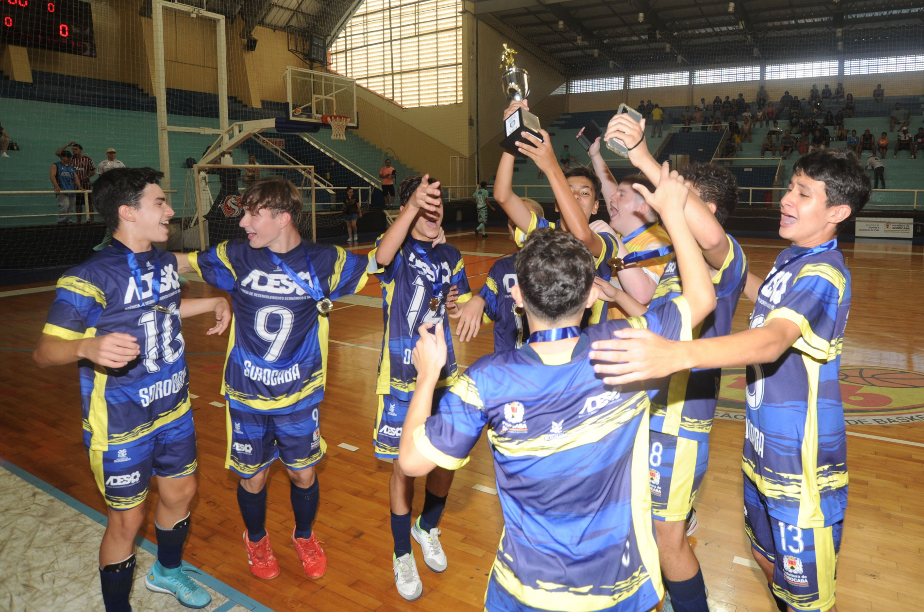 Ades ficou com o título nas categorias sub-14 e sub-16
