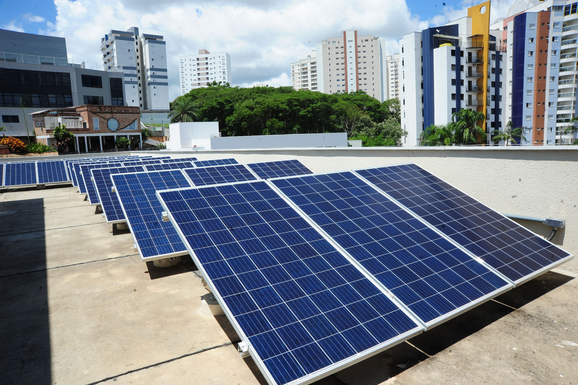 Crescimento é impulsionado pela geração própria, em residências e empresas