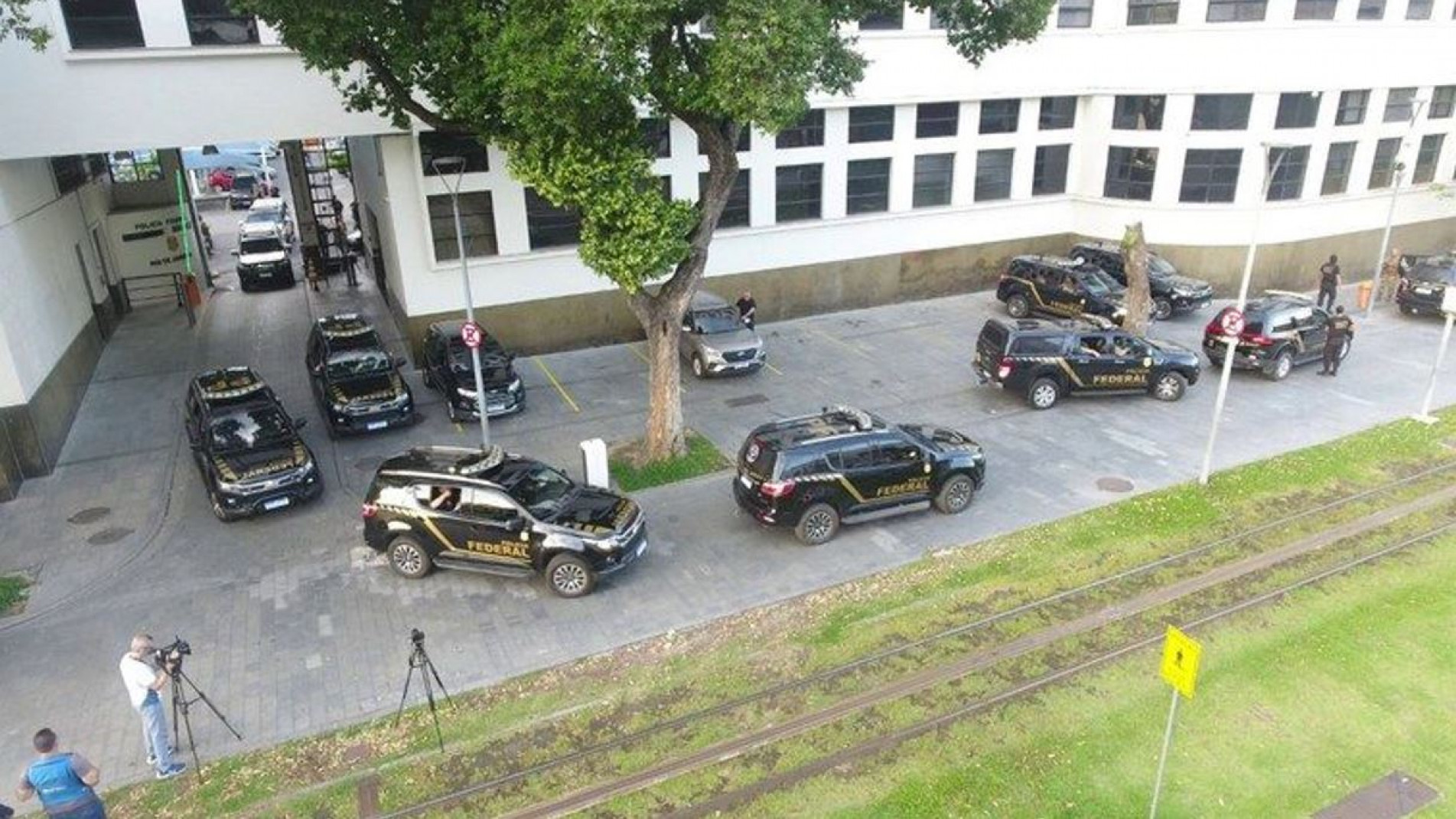 Ao menos 300 policiais federais participam da operação