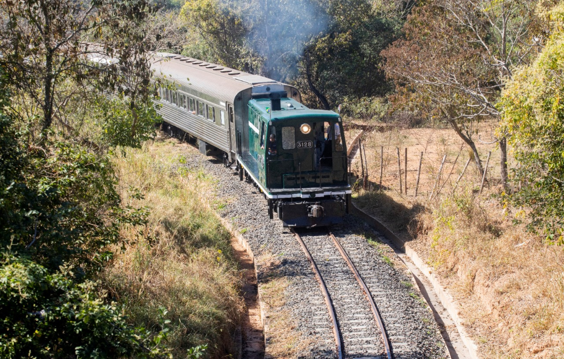 Trajeto conta com apresentações artísticas de música e teatro, serviço de bordo com lanche e bebidas à vontade