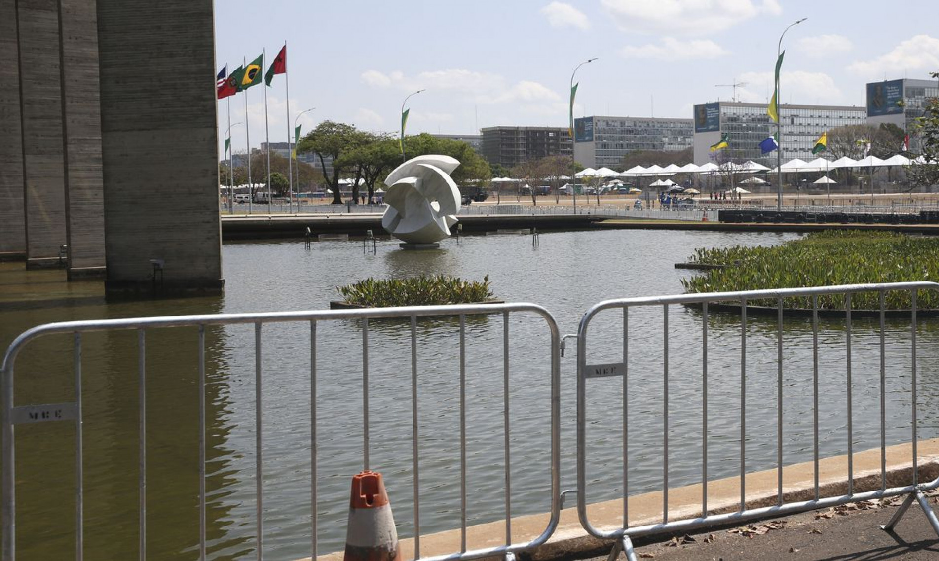 A Esplanada dos Ministérios, em Brasília, amanhece bloqueada para veículos, bloqueio, já previsto nos planos de segurança para o feriado de 7 de Setembro