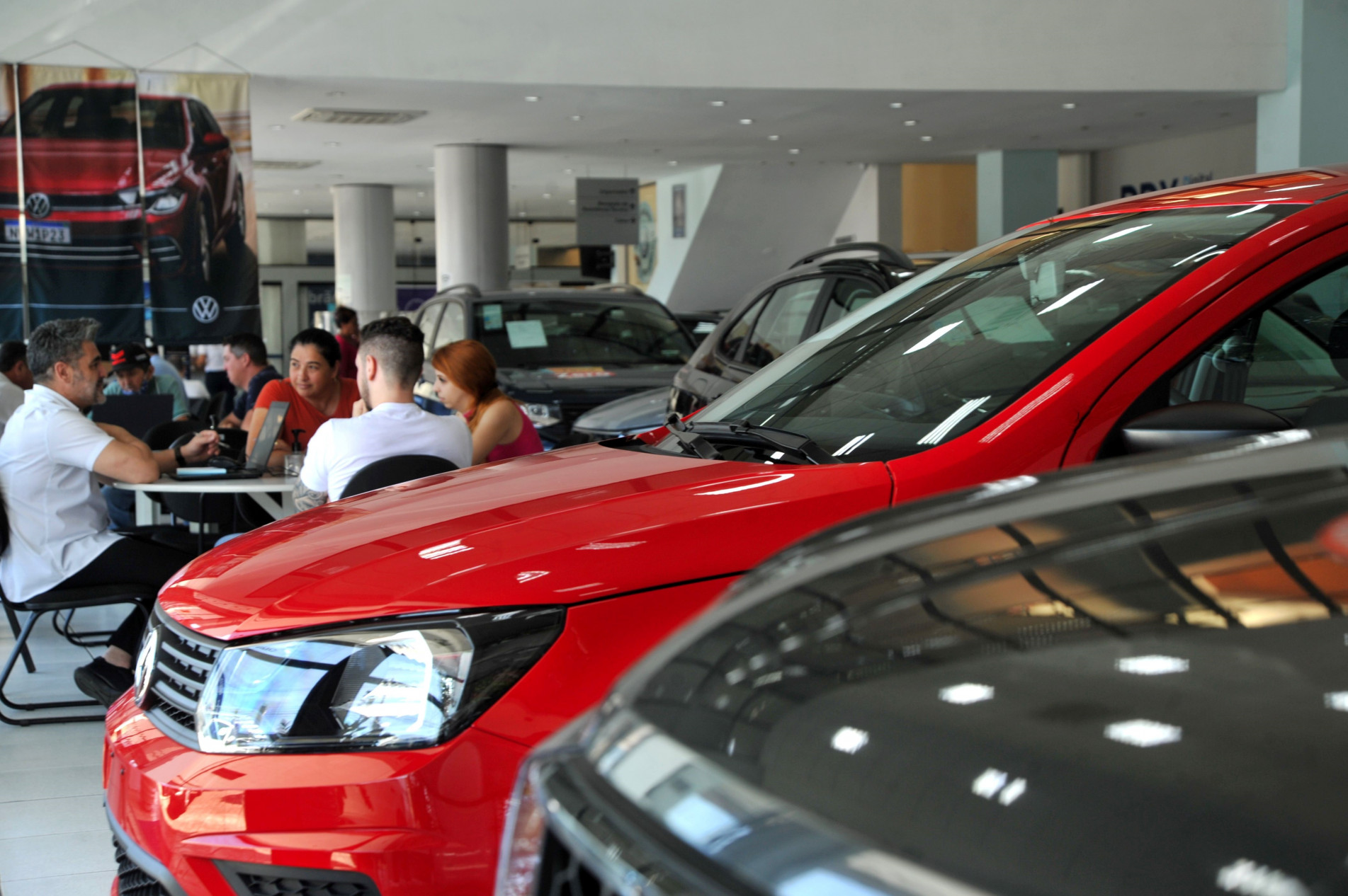 Ao todo, nove montadoras aderiram ao programa, que permite a compra de carros novos com descontos de R$ 2 mil a R$ 8 mil

