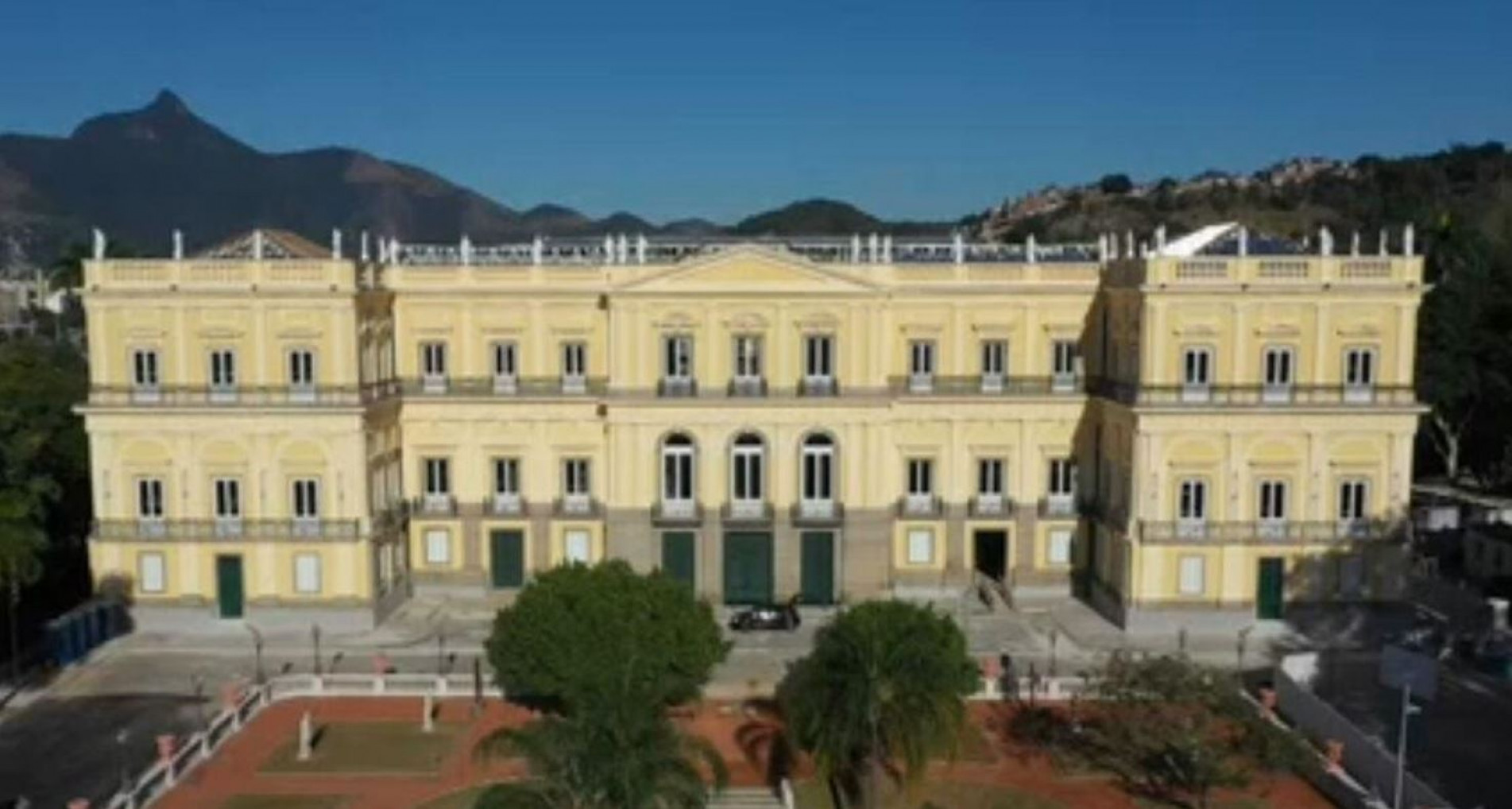 Museu, incendiado em setembro de 2018, já conta com nova fachada; reforma continua no prédio