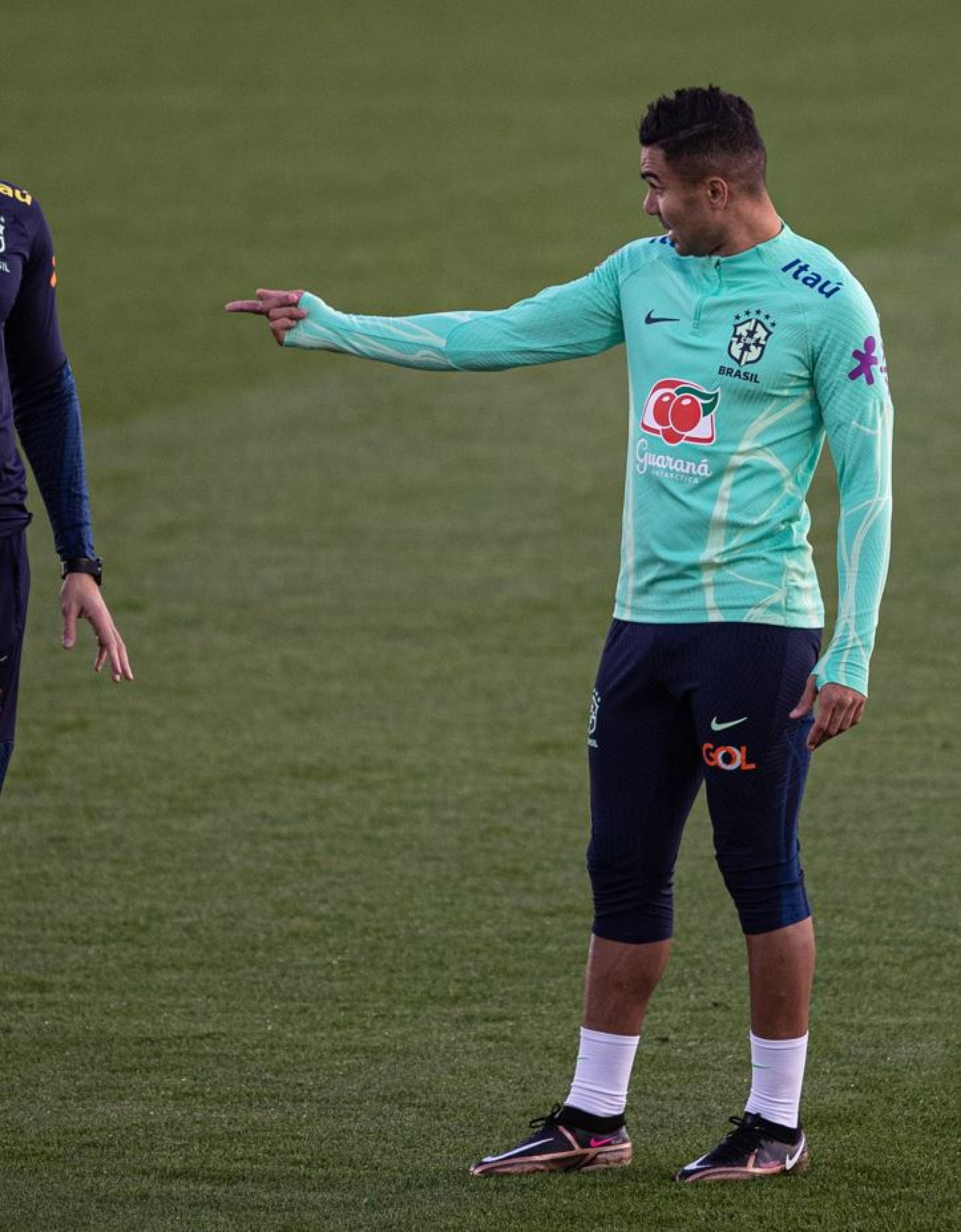 Volante critica quem celebrou lesão do craque