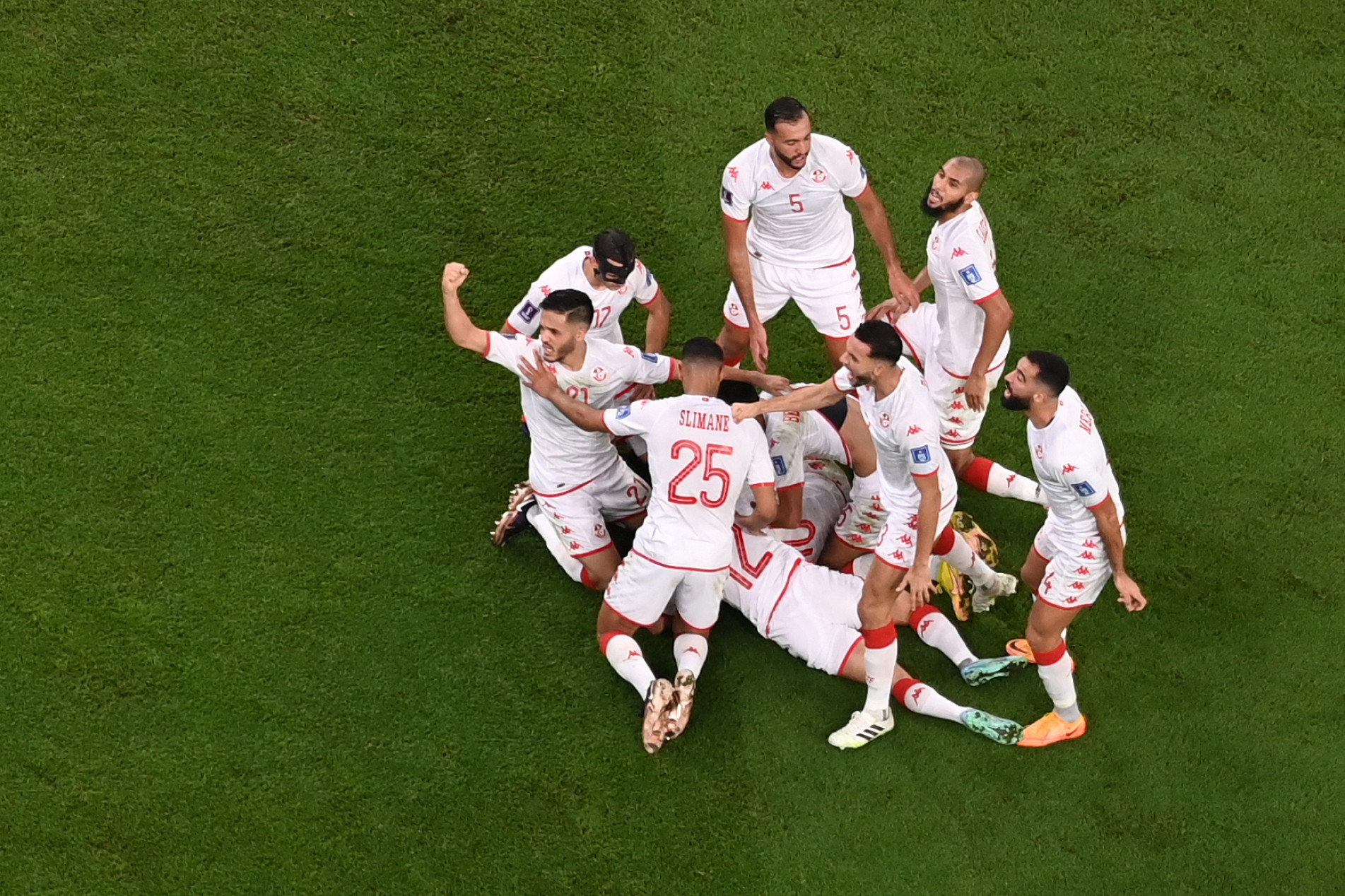  Tunisia's forward #10 Wahbi Khazri (hidden) celebrates scoring the opening goal with his teammates during the Qatar 2022 World Cup Group D football match between Tunisia and France at the Education City Stadium in Al-Rayyan, west of Doha on November 30, 2022. (Photo by Antonin THUILLIER / AFP)