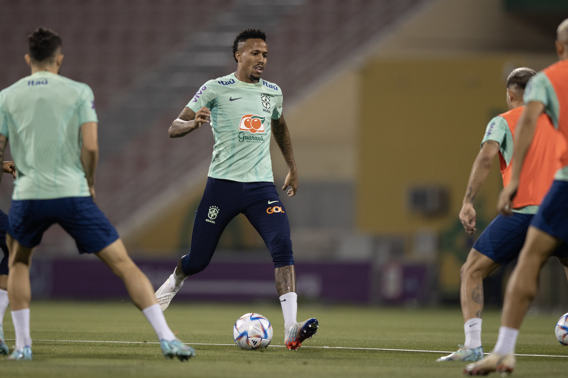 Éder Militão formará a zaga junto com Bremer na seleção que enfrentará Camarões 