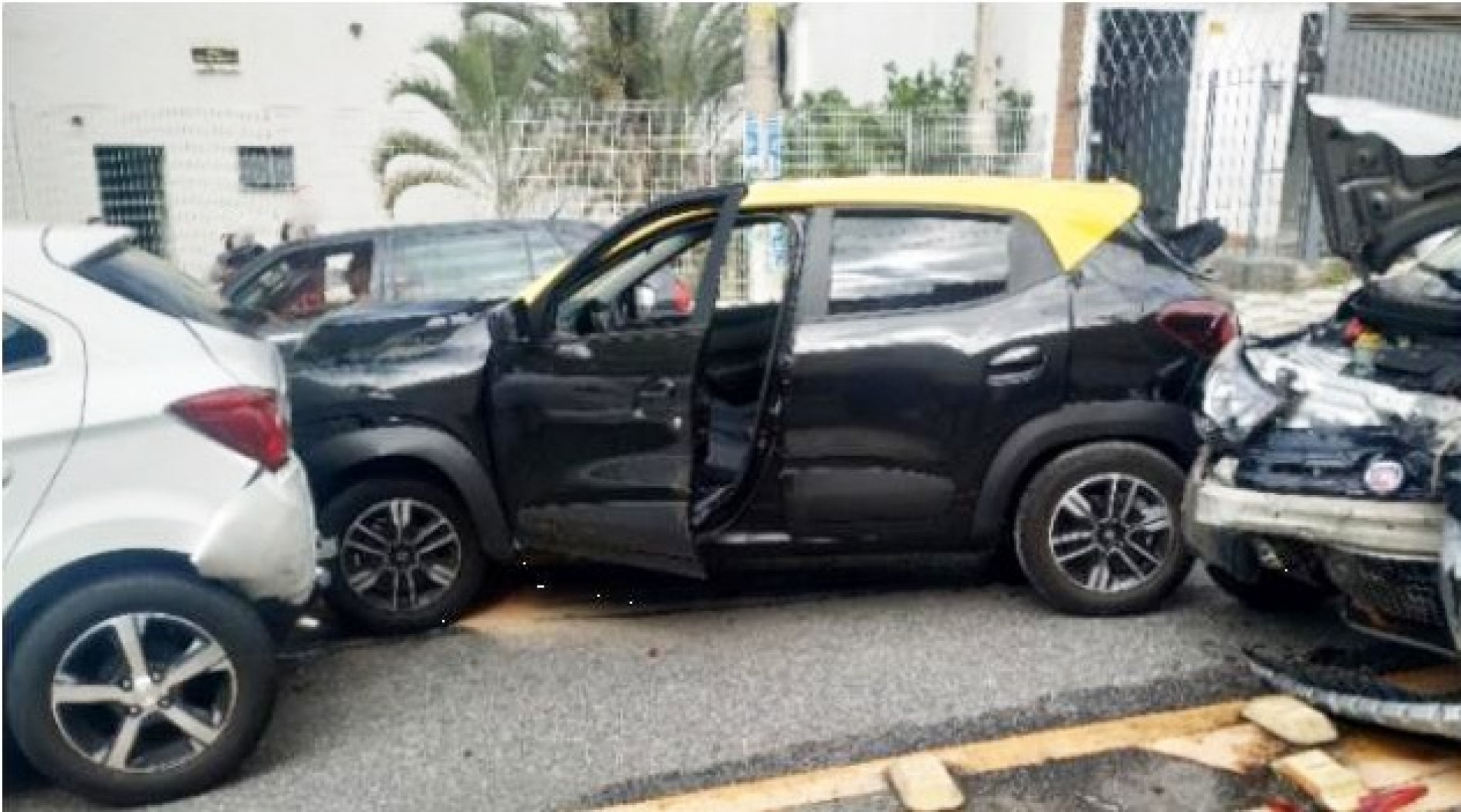 Engavetamento envolvendo quatro veículos deixou um ferido no Centro de Sorocaba 