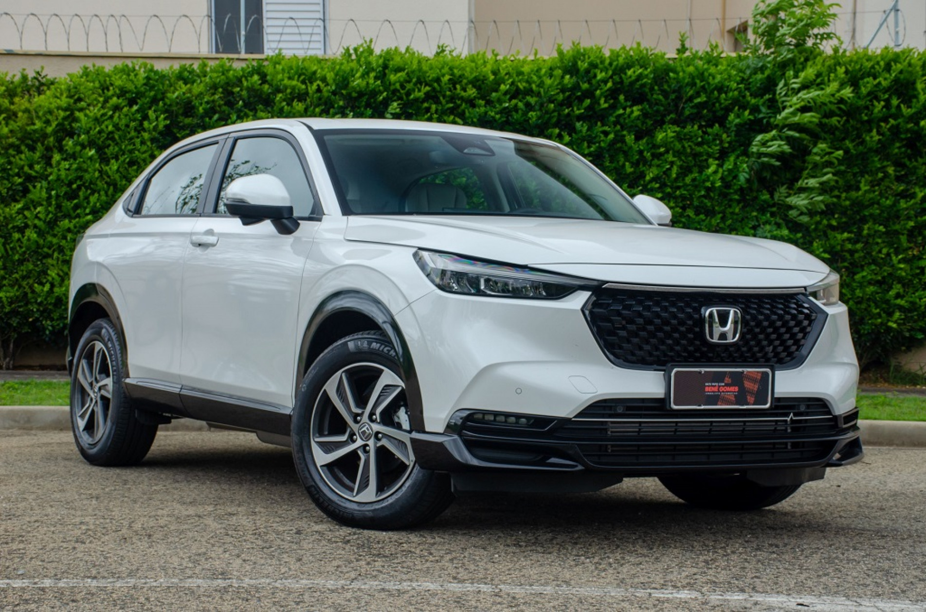 Só ficou devendo o teto solar, que não está disponível nem como opcional